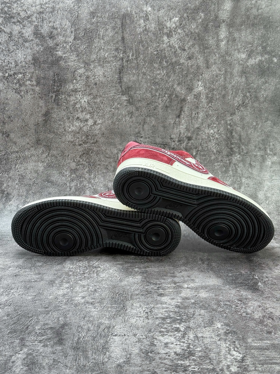Nike Air Force 1 Low 07 x Fragment Design 红白小勾满天星 SS1979-002-Top High Quatity Cheap Sneakers Fashion Clothing Clothes Bags handbags Shoes of all Brand wholesale With The best Quality And Beautiful Price from China Factory Chinese suppliers wholesaler seller Nike Air Force 1 Low 07 x Fragment Design 红白小勾满天星 SS1979-002