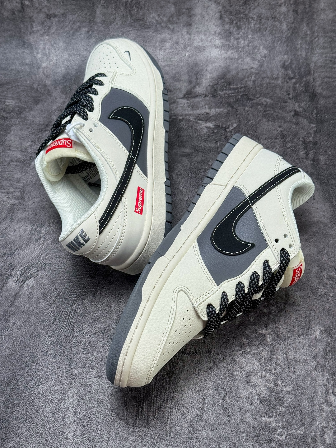 Nike SB Dunk Low x Superme 白灰黑小勾满天星 纯原大厂出品 极力推荐 JP1628-011-莆田鞋,莆田鞋货源,高仿鞋,高仿鞋货源,安福档口,莆田高仿鞋,莆田鞋批发,高仿鞋批发,莆田高仿运动鞋,高仿运动鞋,莆田运动鞋 Nike SB Dunk Low x Superme 白灰黑小勾满天星 纯原大厂出品 极力推荐 JP1628-011