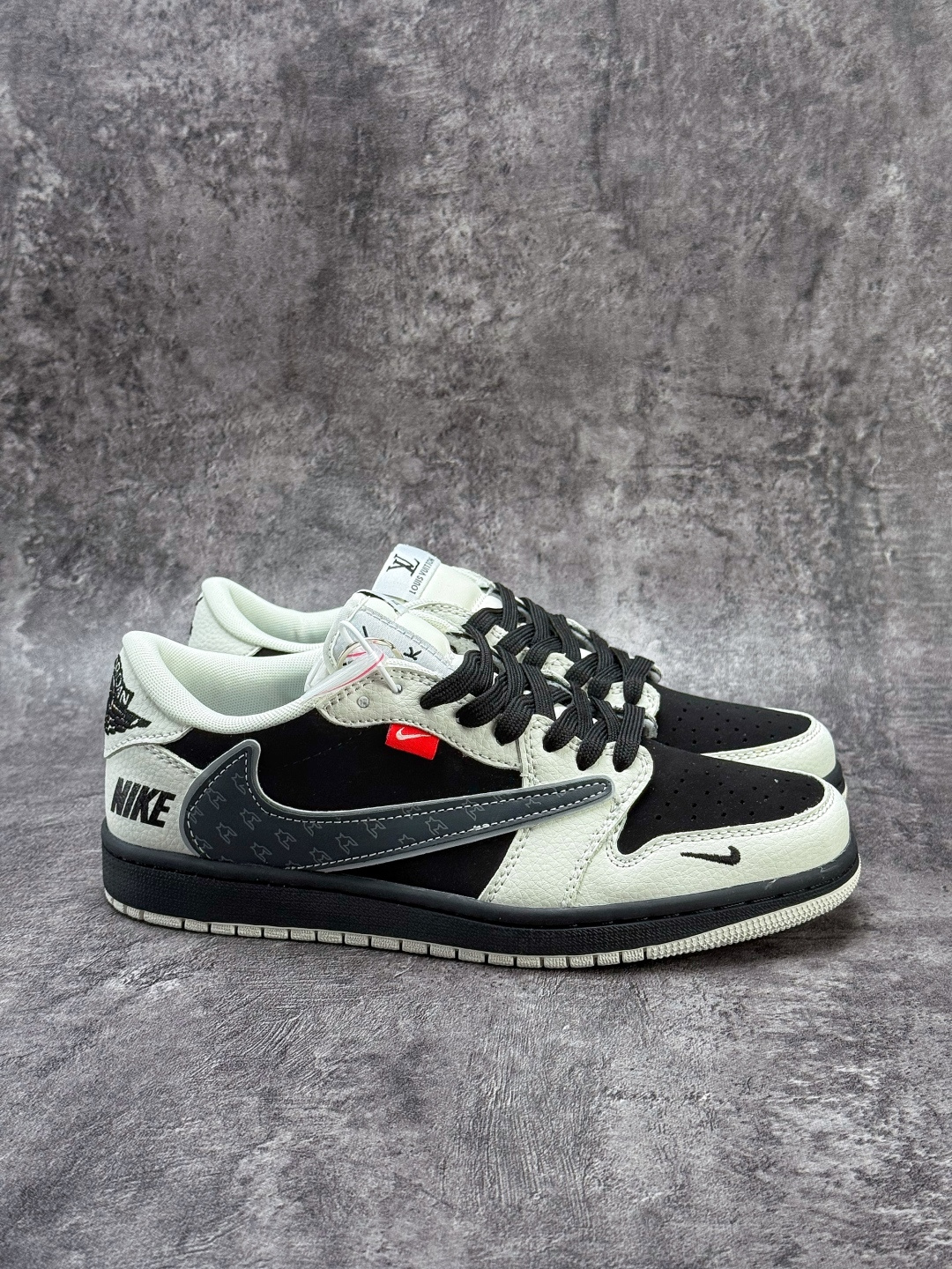 Travis Scott x Nike Air Jordan 1 Low Air Jordan 1 Low 反转白黑小勾倒钩 纯原版本 JW1188-173
