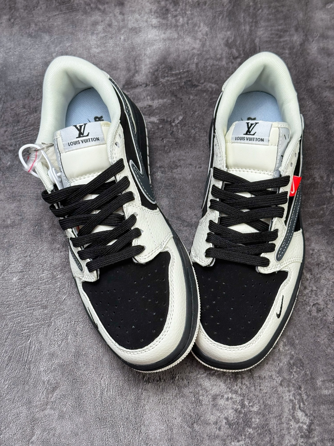 Travis Scott x Nike Air Jordan 1 Low Air Jordan 1 Low 反转白黑小勾倒钩 纯原版本 JW1188-173