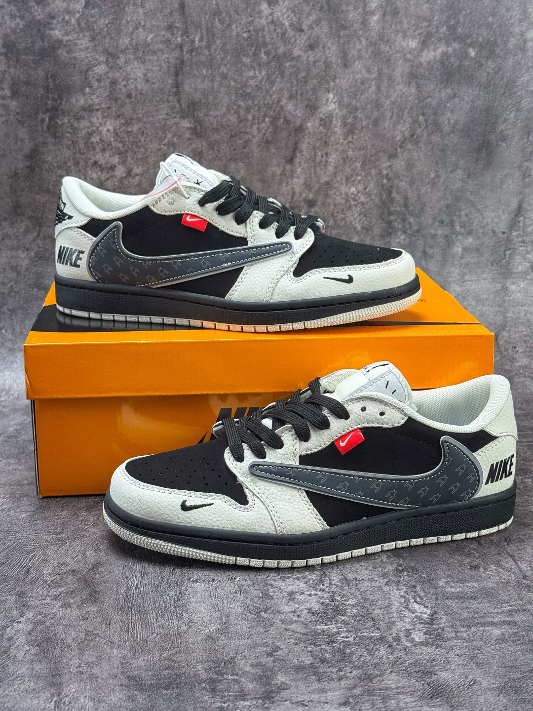 Travis Scott x Nike Air Jordan 1 Low Air Jordan 1 Low 反转白黑小勾倒钩 纯原版本 JW1188-173