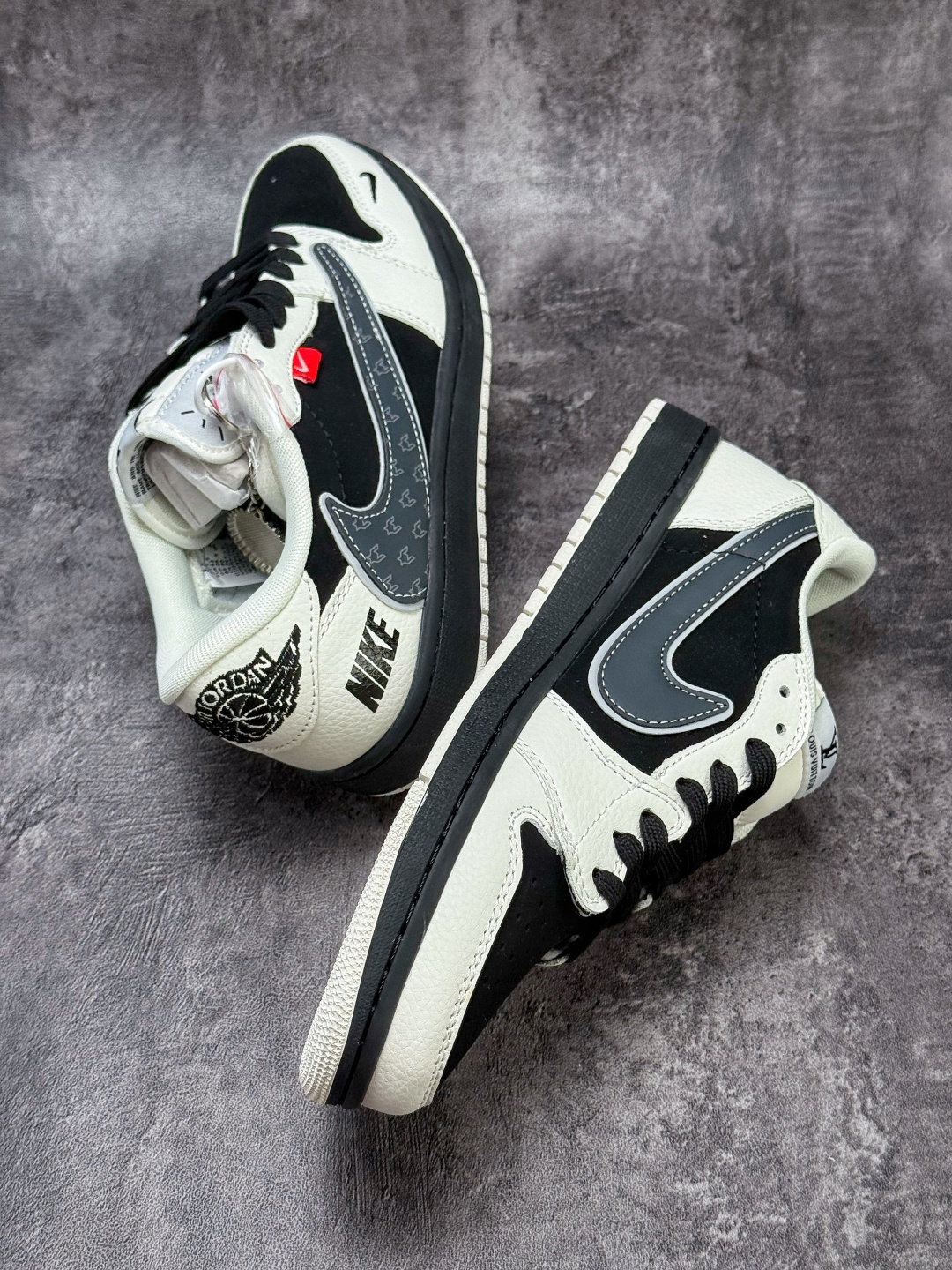 Travis Scott x Nike Air Jordan 1 Low Air Jordan 1 Low 反转白黑小勾倒钩 纯原版本 JW1188-173