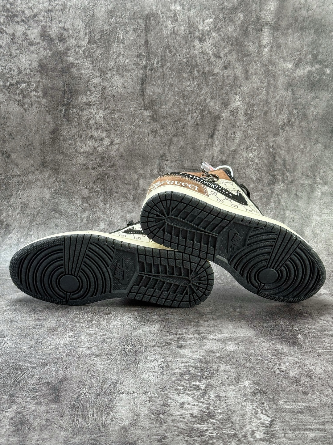 Nike Jordan Air Jordan 1 x GUCCI 黑白棕小勾 纯原大厂出品 极力推荐 LD8888-011-Top High Quatity Cheap Sneakers Fashion Clothing Clothes Bags handbags Shoes of all Brand wholesale With The best Quality And Beautiful Price from China Factory Chinese suppliers wholesaler seller Nike Jordan Air Jordan 1 x GUCCI 黑白棕小勾 纯原大厂出品 极力推荐 LD8888-011