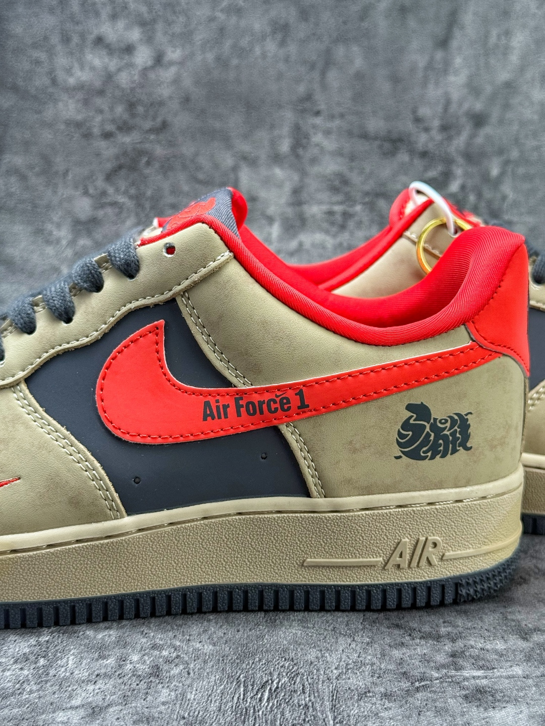 Nike Air Force 1 Low 07 马上有钱 棕灰红小勾 KD1688-002-Top High Quatity Cheap Sneakers Fashion Clothing Clothes Bags handbags Shoes of all Brand wholesale With The best Quality And Beautiful Price from China Factory Chinese suppliers wholesaler seller Nike Air Force 1 Low 07 马上有钱 棕灰红小勾 KD1688-002
