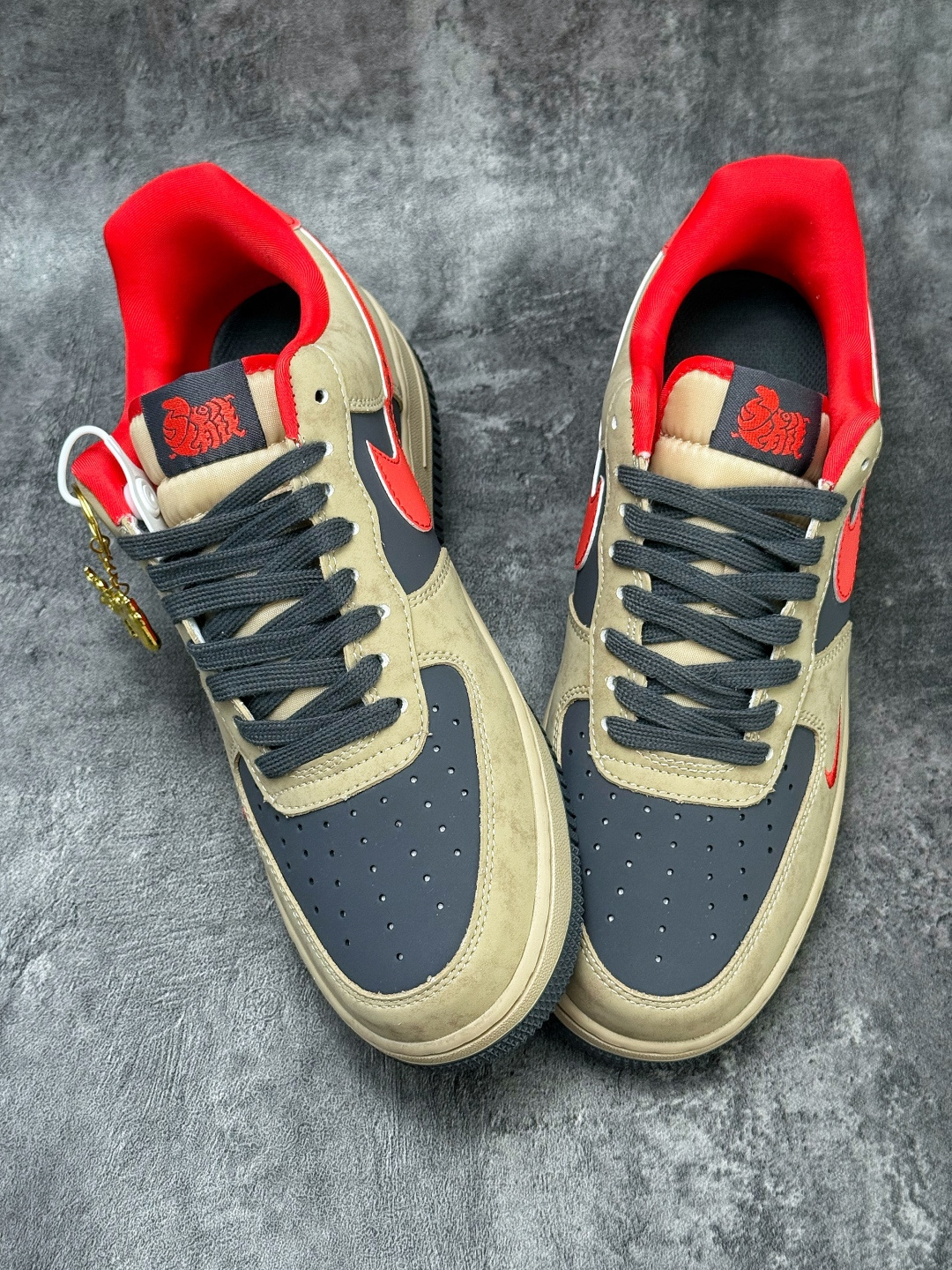 Nike Air Force 1 Low 07 马上有钱 棕灰红小勾 KD1688-002-Top High Quatity Cheap Sneakers Fashion Clothing Clothes Bags handbags Shoes of all Brand wholesale With The best Quality And Beautiful Price from China Factory Chinese suppliers wholesaler seller Nike Air Force 1 Low 07 马上有钱 棕灰红小勾 KD1688-002