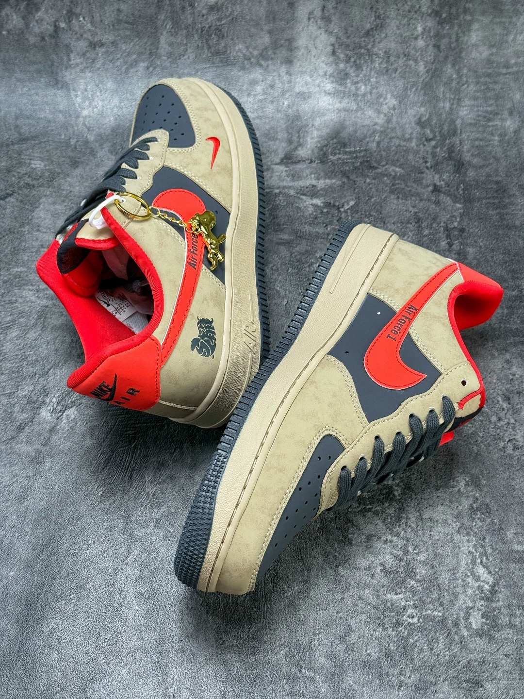 Nike Air Force 1 Low 07 马上有钱 棕灰红小勾 KD1688-002-Top High Quatity Cheap Sneakers Fashion Clothing Clothes Bags handbags Shoes of all Brand wholesale With The best Quality And Beautiful Price from China Factory Chinese suppliers wholesaler seller Nike Air Force 1 Low 07 马上有钱 棕灰红小勾 KD1688-002