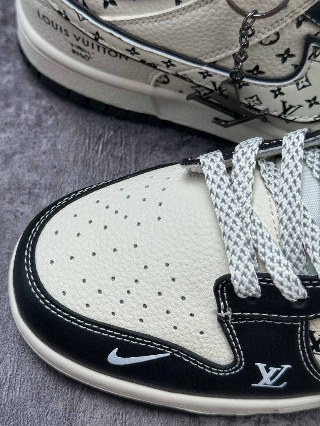Nike SB Dunk Low x Louis Vuitton 黑白小勾满天星 MN1688-101-Top High Quatity Cheap Sneakers Fashion Clothing Clothes Bags handbags Shoes of all Brand wholesale With The best Quality And Beautiful Price from China Factory Chinese suppliers wholesaler seller Nike SB Dunk Low x Louis Vuitton 黑白小勾满天星 MN1688-101