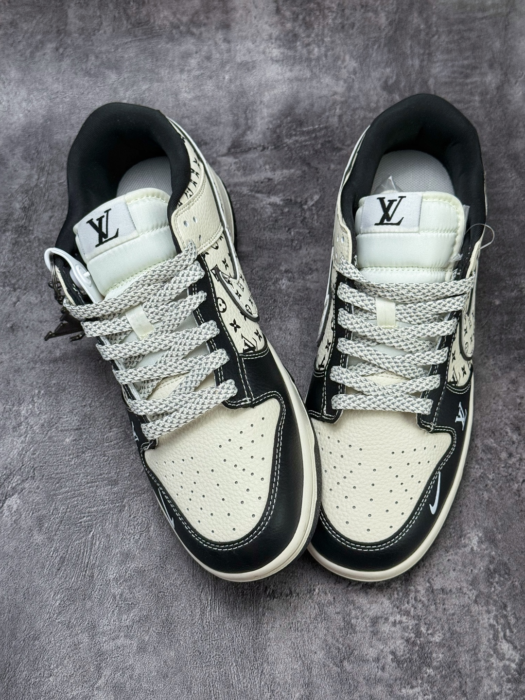 Nike SB Dunk Low x Louis Vuitton 黑白小勾满天星 MN1688-101-Top High Quatity Cheap Sneakers Fashion Clothing Clothes Bags handbags Shoes of all Brand wholesale With The best Quality And Beautiful Price from China Factory Chinese suppliers wholesaler seller Nike SB Dunk Low x Louis Vuitton 黑白小勾满天星 MN1688-101