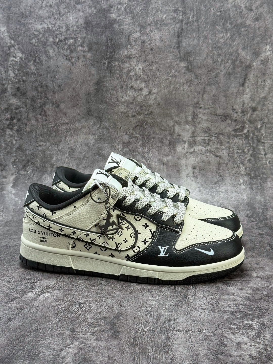 Nike SB Dunk Low x Louis Vuitton 黑白小勾满天星 MN1688-101-Top High Quatity Cheap Sneakers Fashion Clothing Clothes Bags handbags Shoes of all Brand wholesale With The best Quality And Beautiful Price from China Factory Chinese suppliers wholesaler seller Nike SB Dunk Low x Louis Vuitton 黑白小勾满天星 MN1688-101