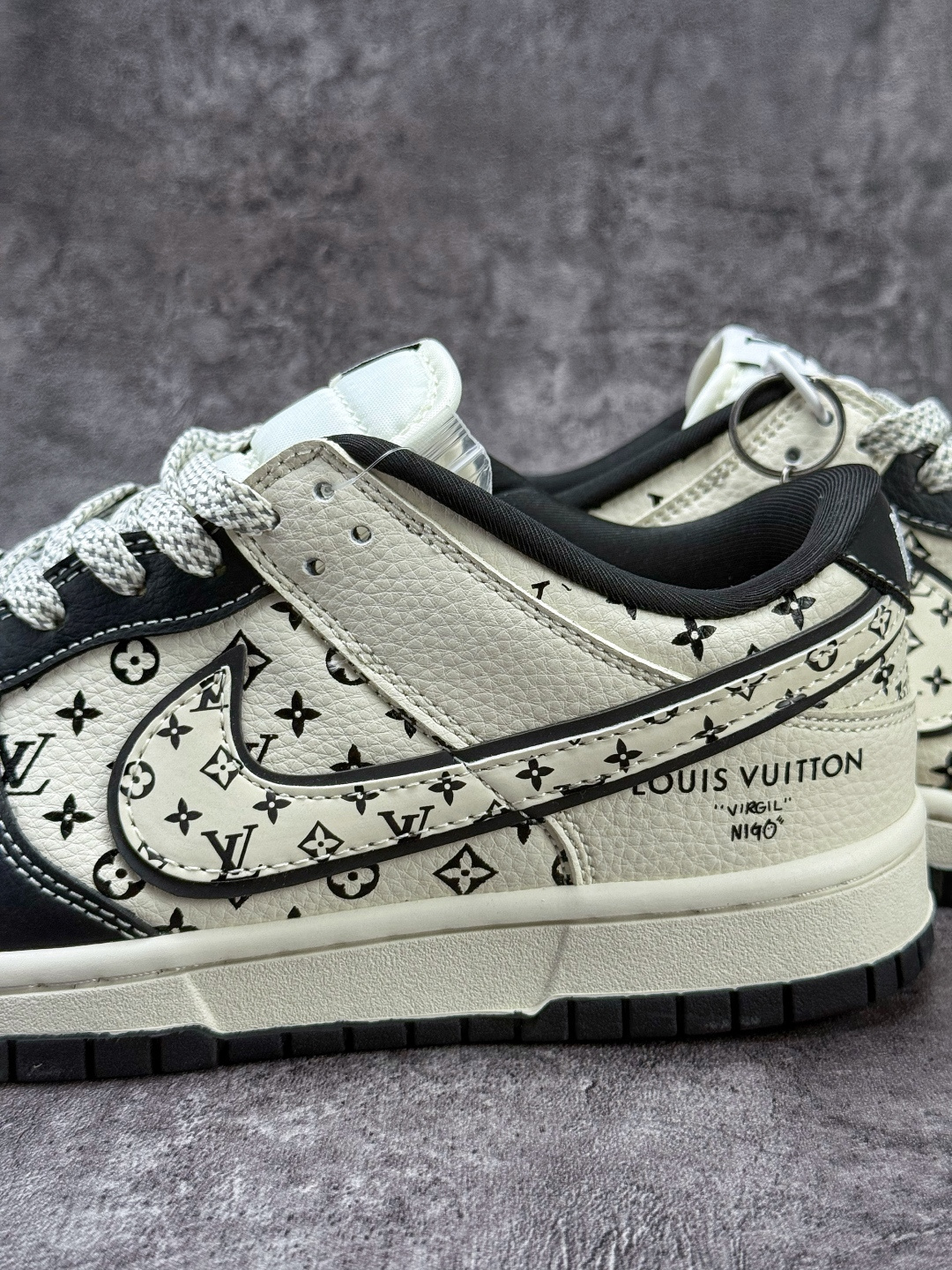 Nike SB Dunk Low x Louis Vuitton 黑白小勾满天星 MN1688-101-Top High Quatity Cheap Sneakers Fashion Clothing Clothes Bags handbags Shoes of all Brand wholesale With The best Quality And Beautiful Price from China Factory Chinese suppliers wholesaler seller Nike SB Dunk Low x Louis Vuitton 黑白小勾满天星 MN1688-101