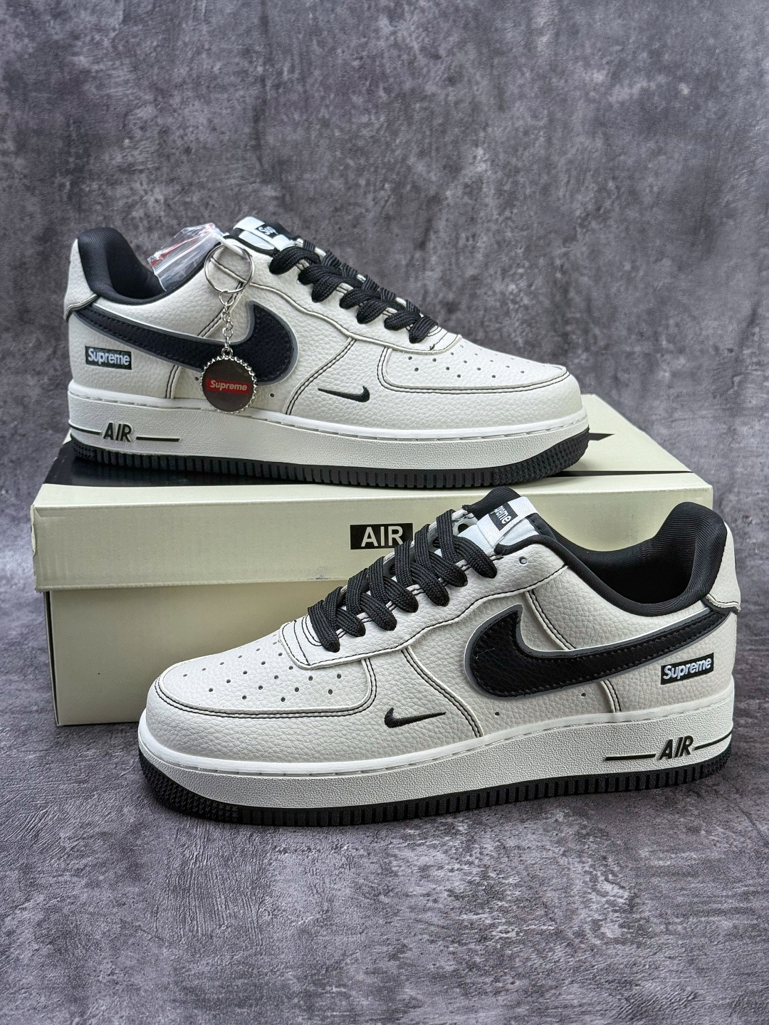 Nike Air Force 1 Low 07 x Superme 白黑小勾 DD1982-337-Top High Quatity Cheap Sneakers Fashion Clothing Clothes Bags handbags Shoes of all Brand wholesale With The best Quality And Beautiful Price from China Factory Chinese suppliers wholesaler seller Nike Air Force 1 Low 07 x Superme 白黑小勾 DD1982-337