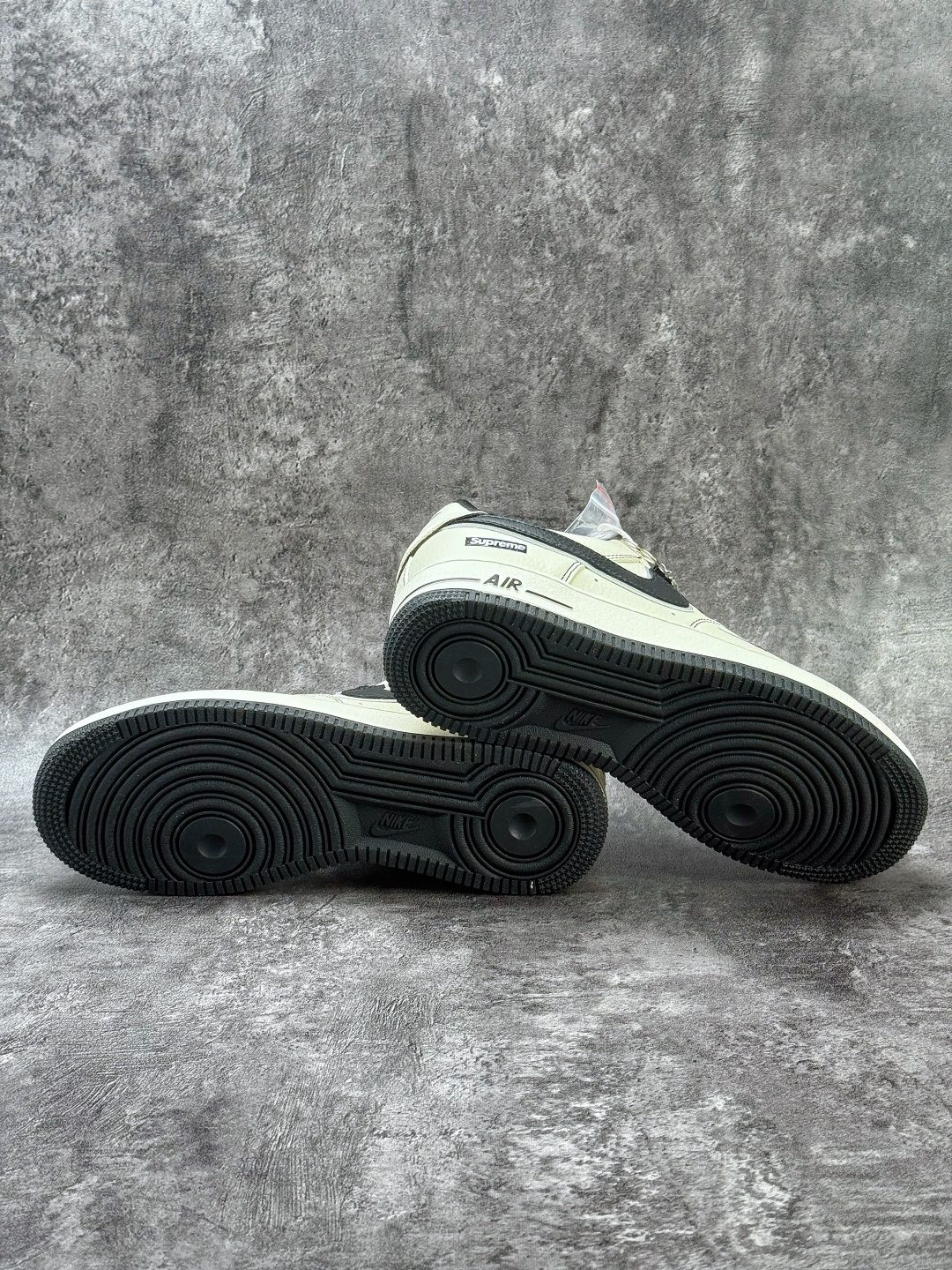 Nike Air Force 1 Low 07 x Superme 白黑小勾 DD1982-337-Top High Quatity Cheap Sneakers Fashion Clothing Clothes Bags handbags Shoes of all Brand wholesale With The best Quality And Beautiful Price from China Factory Chinese suppliers wholesaler seller Nike Air Force 1 Low 07 x Superme 白黑小勾 DD1982-337