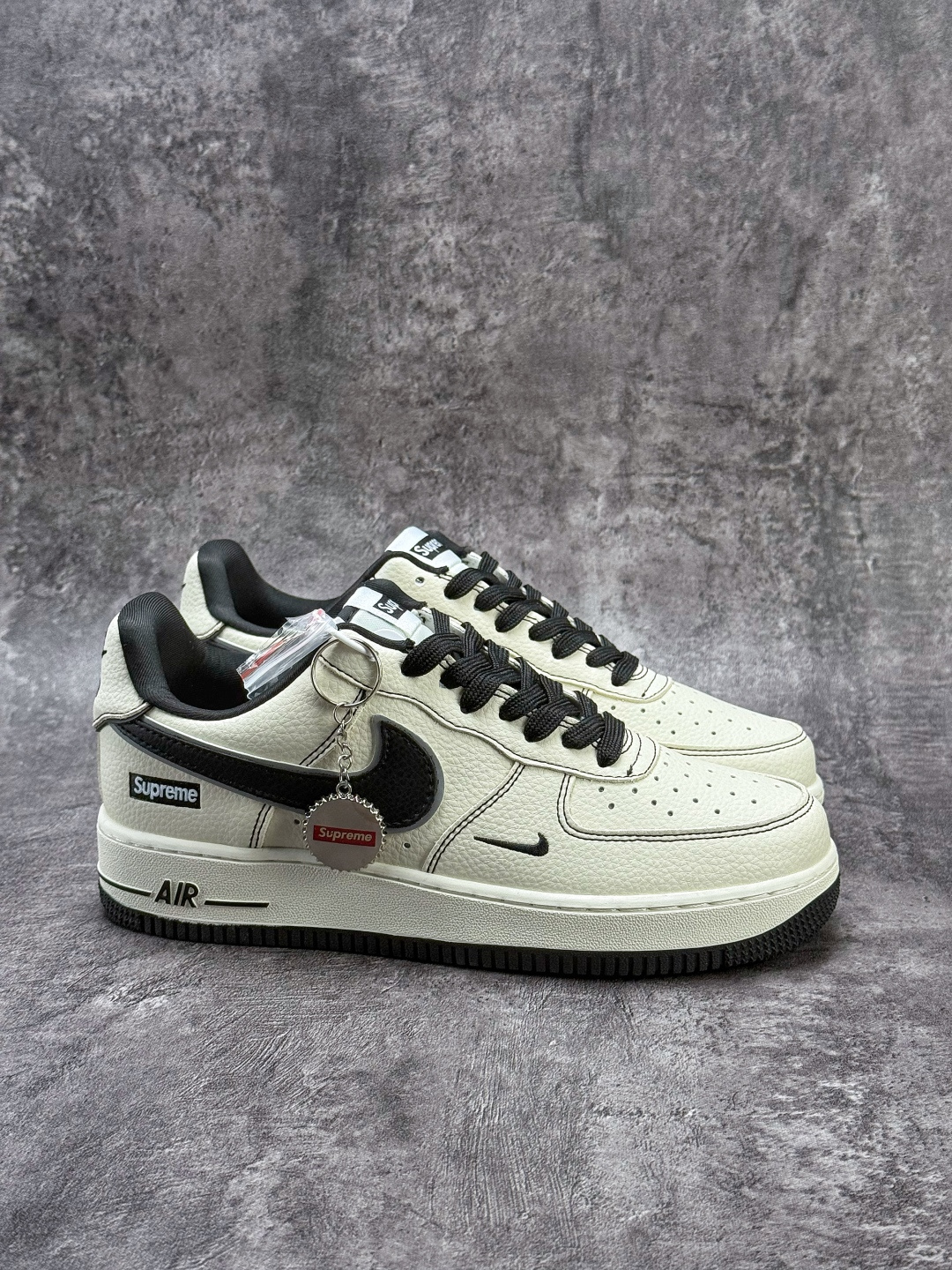 Nike Air Force 1 Low 07 x Superme 白黑小勾 DD1982-337-Top High Quatity Cheap Sneakers Fashion Clothing Clothes Bags handbags Shoes of all Brand wholesale With The best Quality And Beautiful Price from China Factory Chinese suppliers wholesaler seller Nike Air Force 1 Low 07 x Superme 白黑小勾 DD1982-337