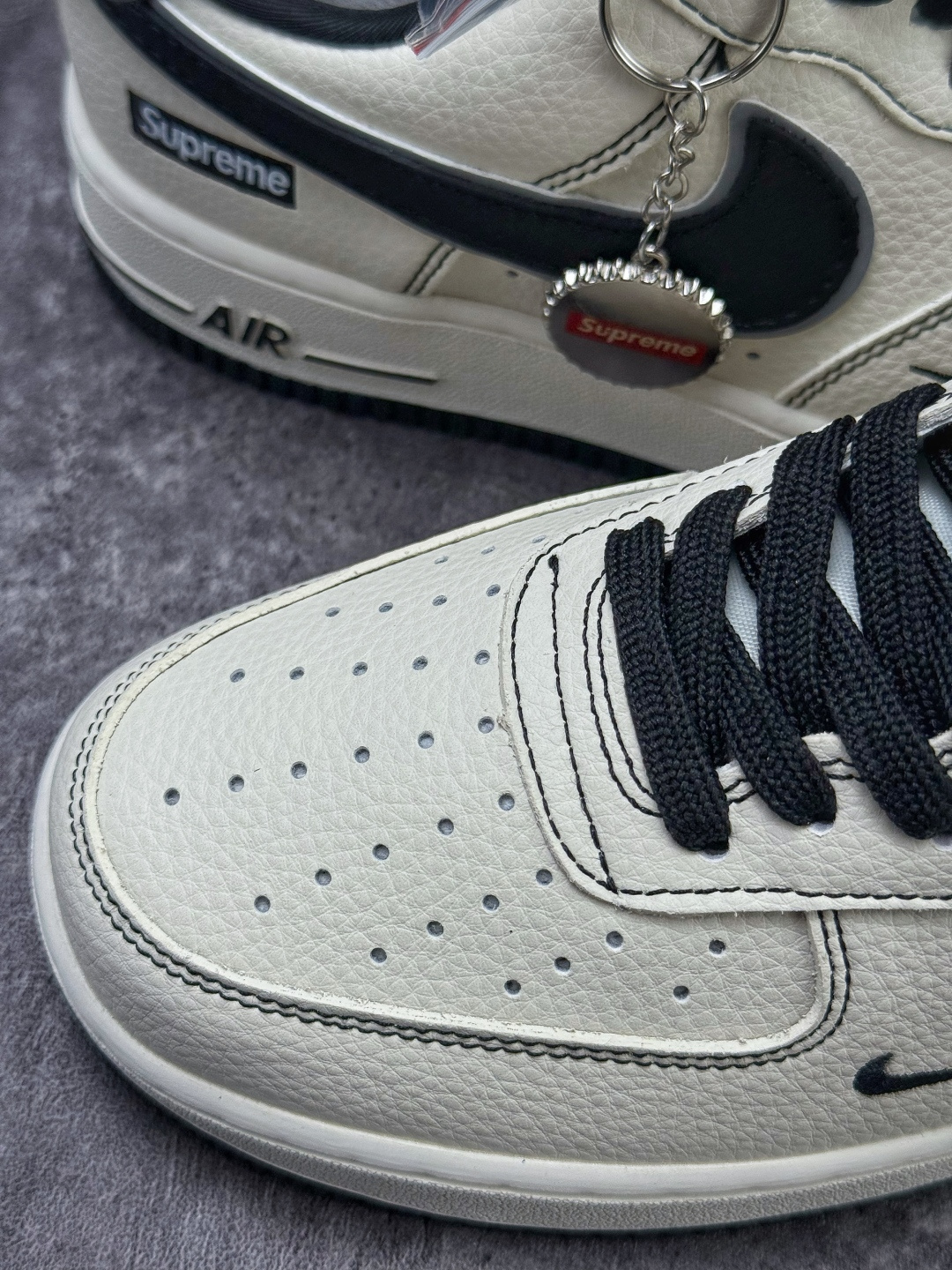 Nike Air Force 1 Low 07 x Superme 白黑小勾 DD1982-337-Top High Quatity Cheap Sneakers Fashion Clothing Clothes Bags handbags Shoes of all Brand wholesale With The best Quality And Beautiful Price from China Factory Chinese suppliers wholesaler seller Nike Air Force 1 Low 07 x Superme 白黑小勾 DD1982-337