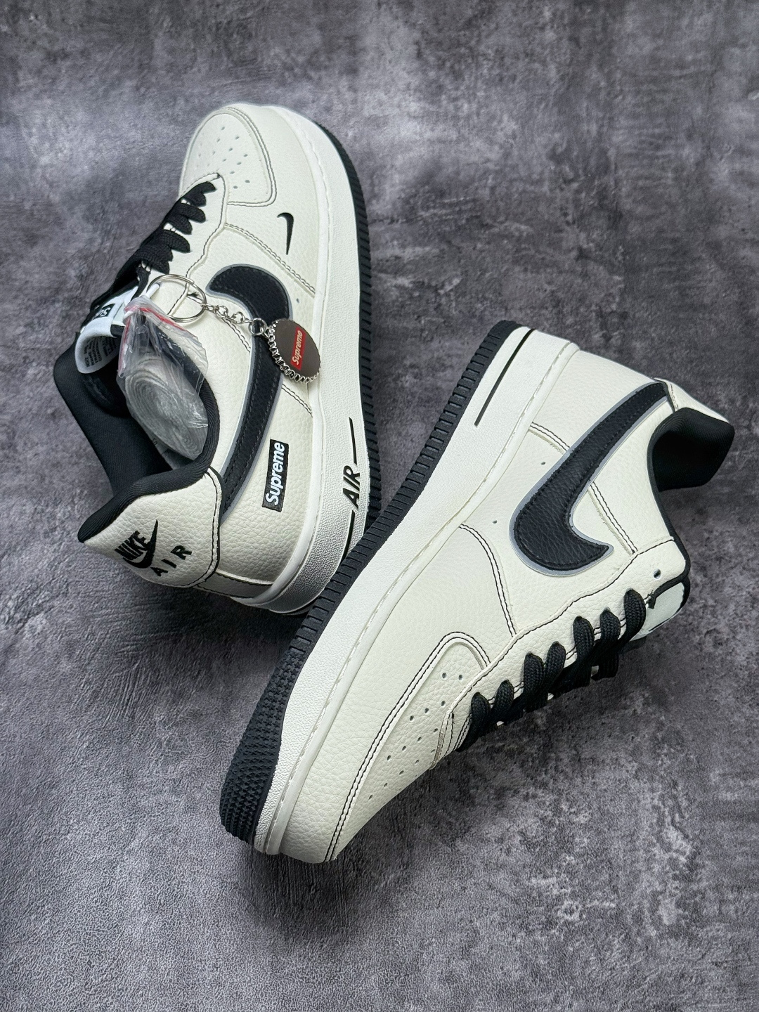 Nike Air Force 1 Low 07 x Superme 白黑小勾 DD1982-337-Top High Quatity Cheap Sneakers Fashion Clothing Clothes Bags handbags Shoes of all Brand wholesale With The best Quality And Beautiful Price from China Factory Chinese suppliers wholesaler seller Nike Air Force 1 Low 07 x Superme 白黑小勾 DD1982-337
