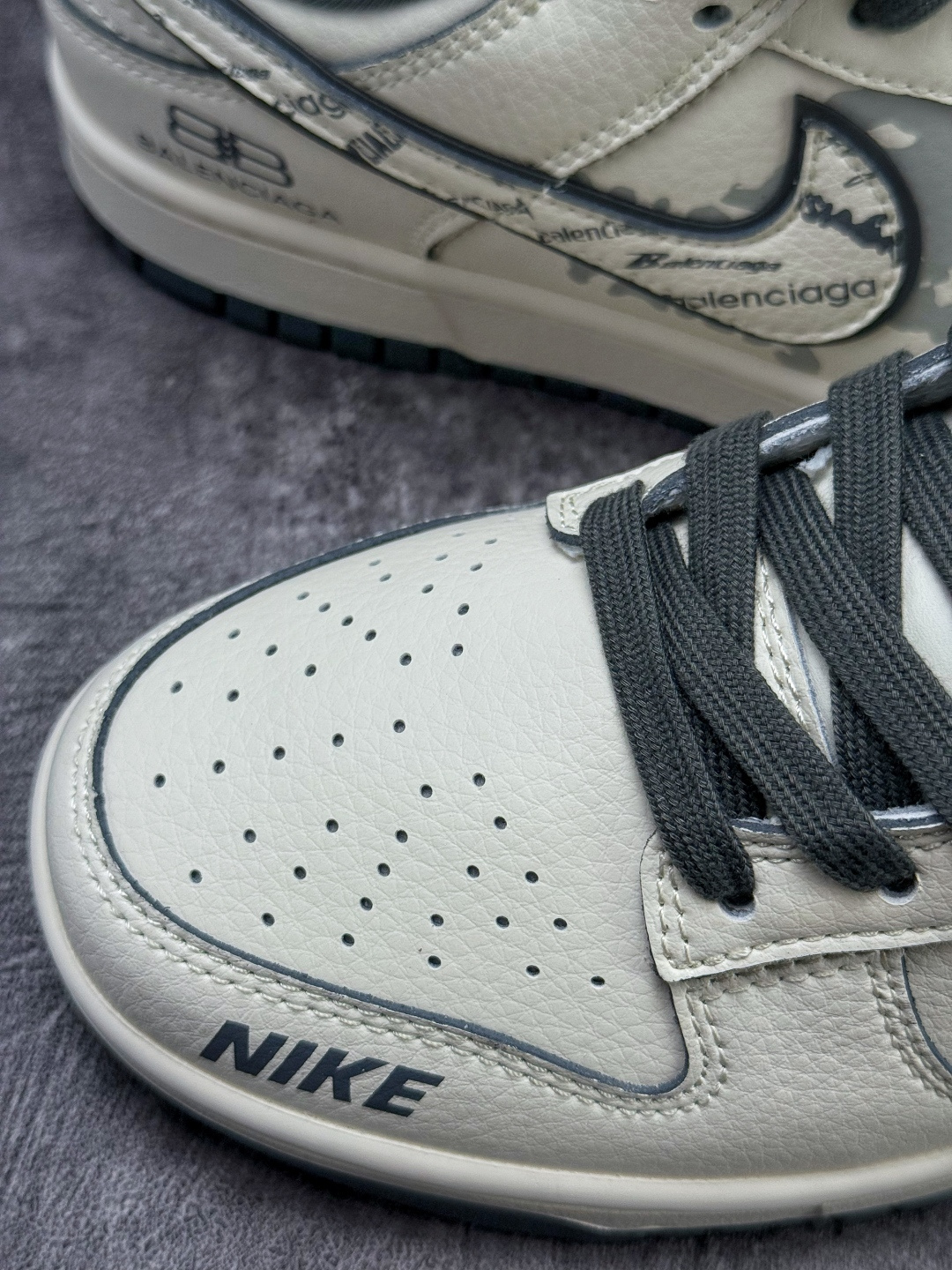 Nike SB Dunk Low x Balenciaga 白灰 XD1588-246