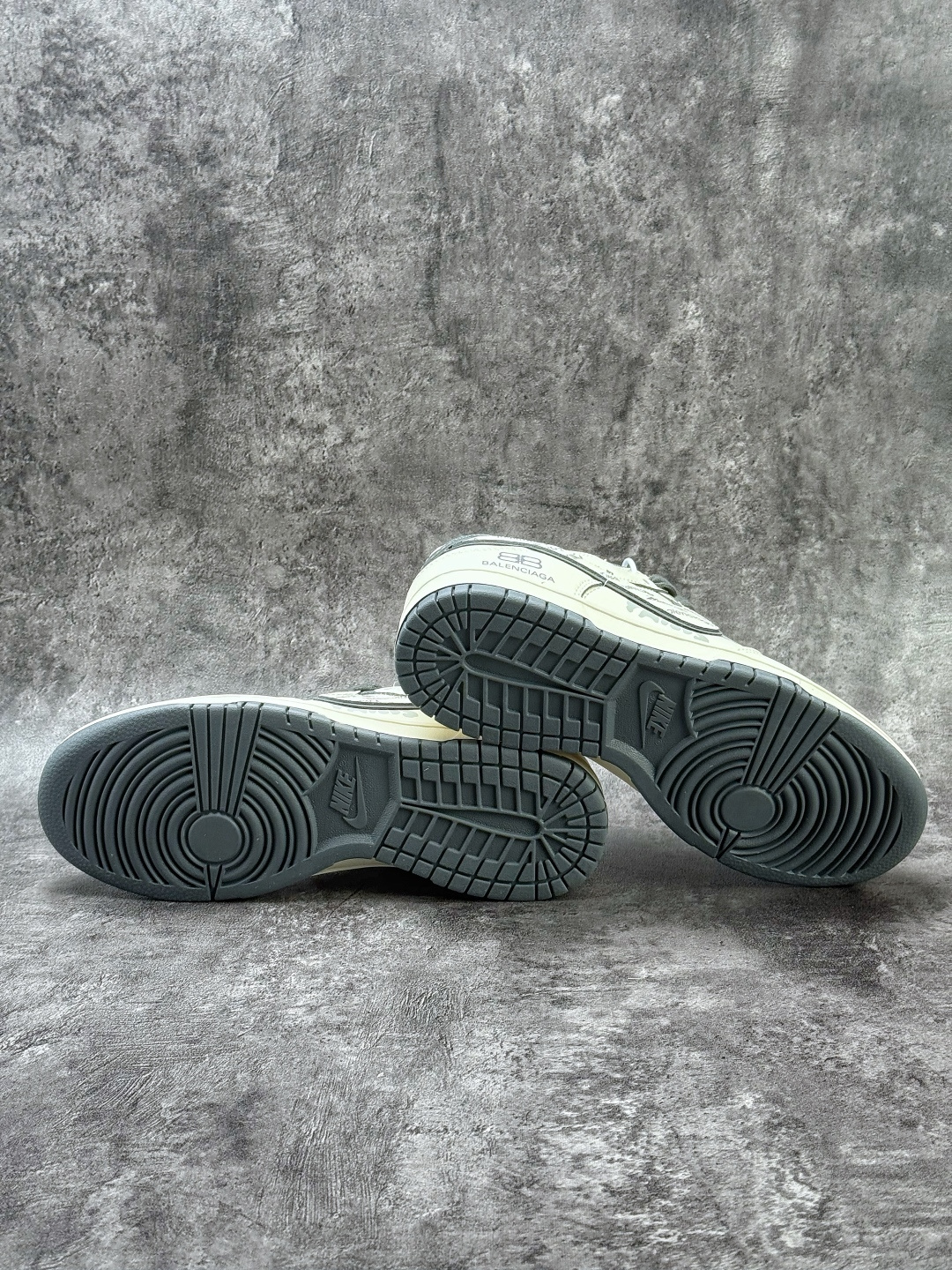 Nike SB Dunk Low x Balenciaga 白灰 XD1588-246