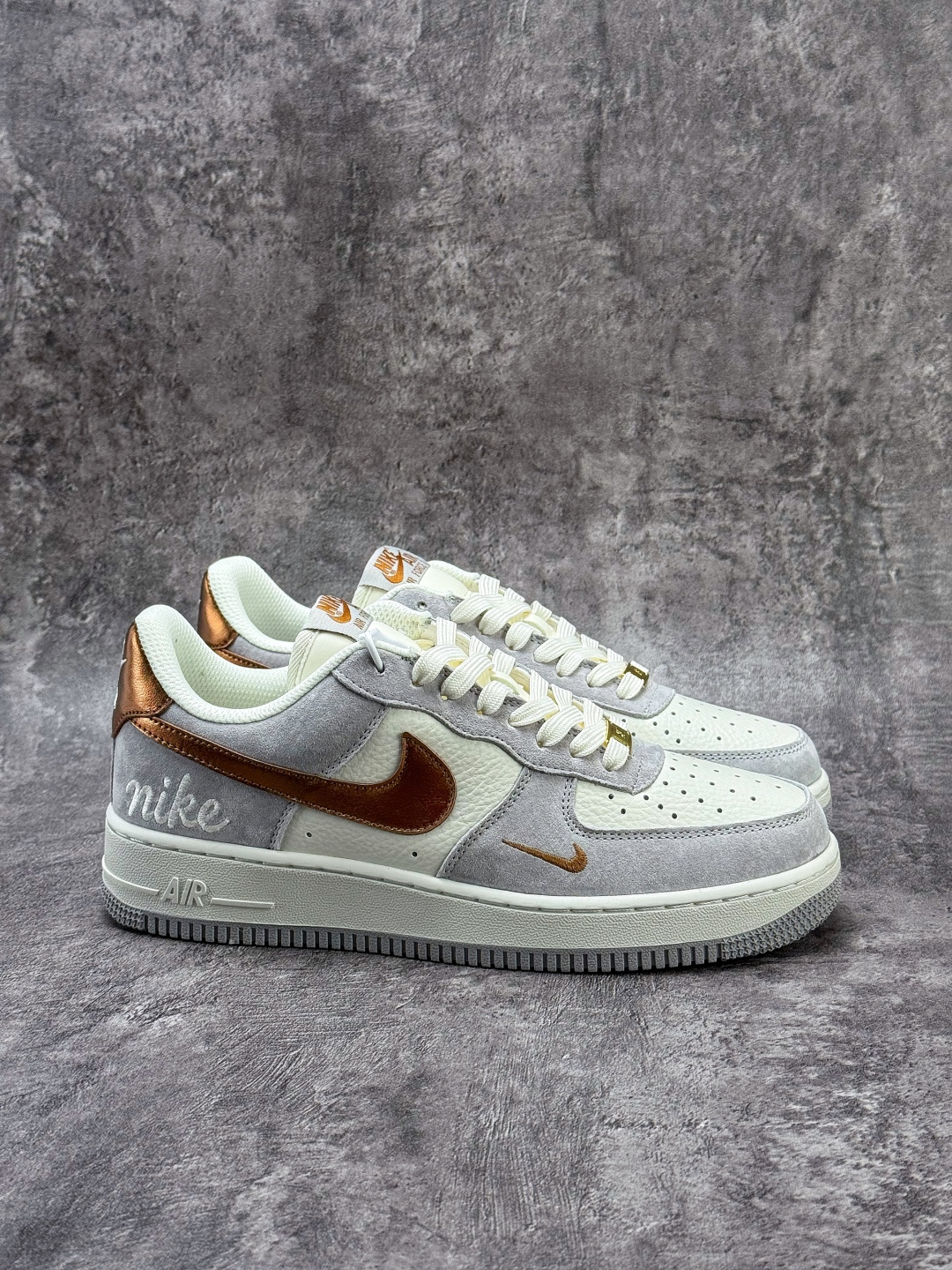 Nike Air Force 1 Low 07 灰白小勾 DV5477-007-Top High Quatity Cheap Sneakers Fashion Clothing Clothes Bags handbags Shoes of all Brand wholesale With The best Quality And Beautiful Price from China Factory Chinese suppliers wholesaler seller Nike Air Force 1 Low 07 灰白小勾 DV5477-007