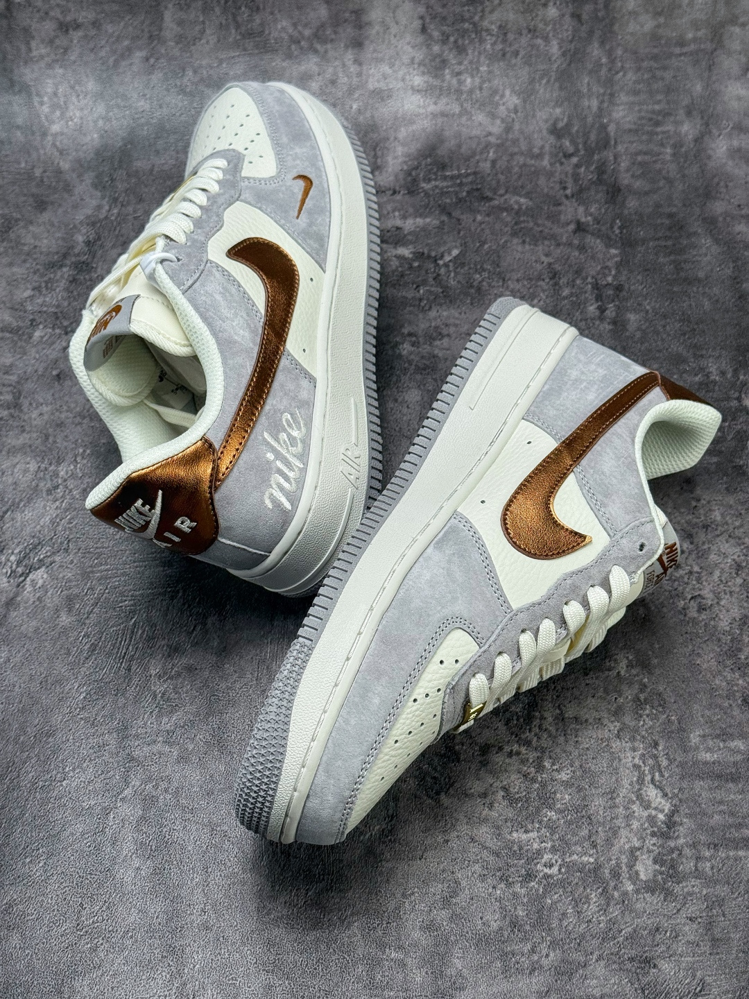 Nike Air Force 1 Low 07 灰白小勾 DV5477-007-Top High Quatity Cheap Sneakers Fashion Clothing Clothes Bags handbags Shoes of all Brand wholesale With The best Quality And Beautiful Price from China Factory Chinese suppliers wholesaler seller Nike Air Force 1 Low 07 灰白小勾 DV5477-007