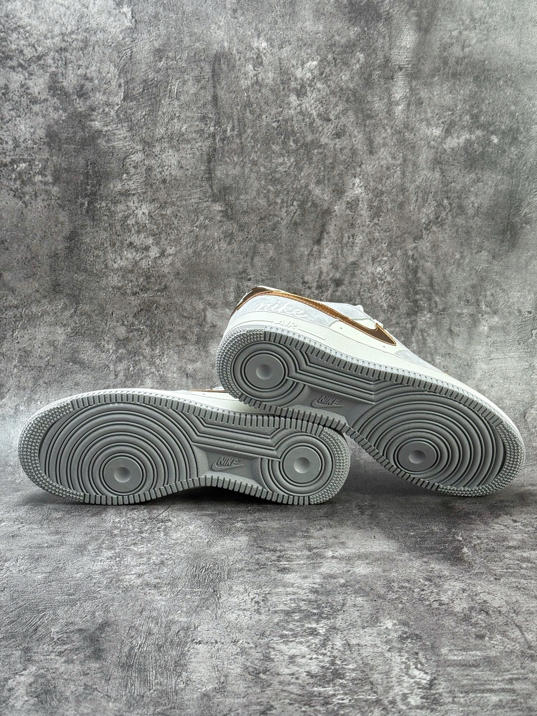 Nike Air Force 1 Low 07 灰白小勾 DV5477-007-Top High Quatity Cheap Sneakers Fashion Clothing Clothes Bags handbags Shoes of all Brand wholesale With The best Quality And Beautiful Price from China Factory Chinese suppliers wholesaler seller Nike Air Force 1 Low 07 灰白小勾 DV5477-007