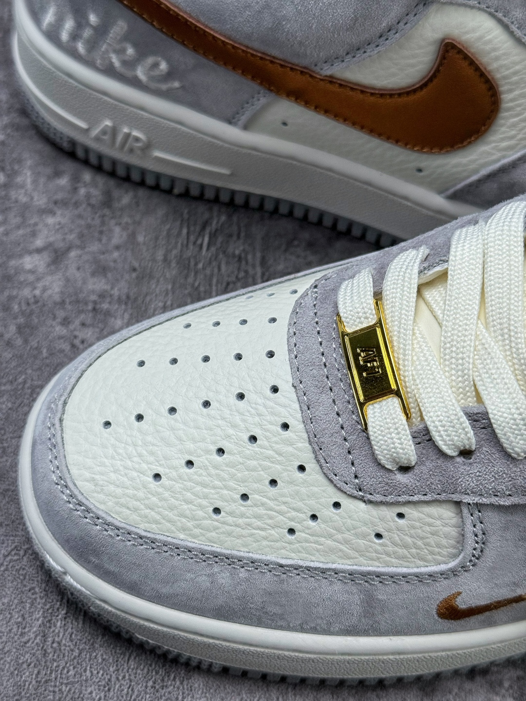Nike Air Force 1 Low 07 灰白小勾 DV5477-007-Top High Quatity Cheap Sneakers Fashion Clothing Clothes Bags handbags Shoes of all Brand wholesale With The best Quality And Beautiful Price from China Factory Chinese suppliers wholesaler seller Nike Air Force 1 Low 07 灰白小勾 DV5477-007
