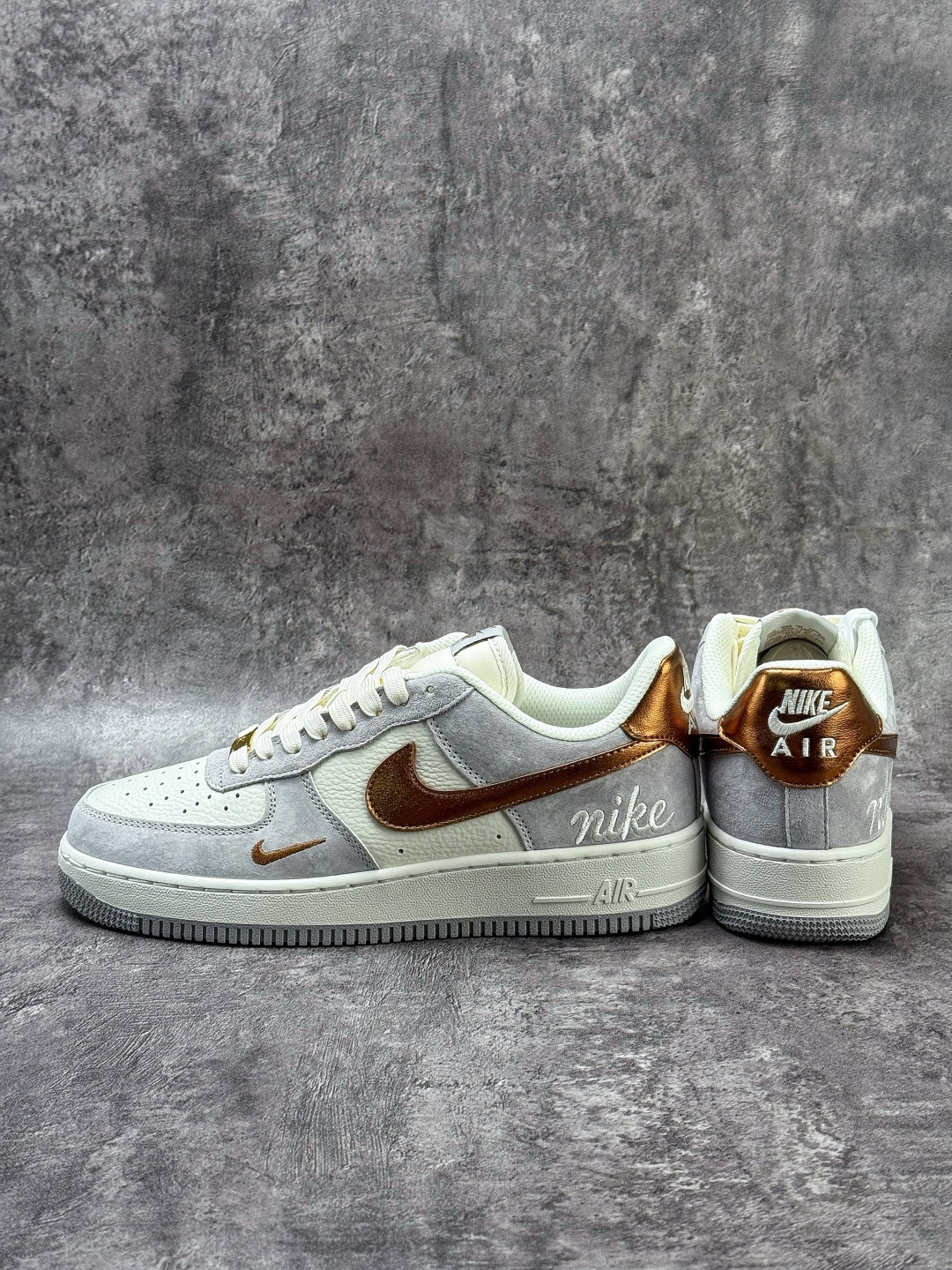 Nike Air Force 1 Low 07 灰白小勾 DV5477-007-Top High Quatity Cheap Sneakers Fashion Clothing Clothes Bags handbags Shoes of all Brand wholesale With The best Quality And Beautiful Price from China Factory Chinese suppliers wholesaler seller Nike Air Force 1 Low 07 灰白小勾 DV5477-007
