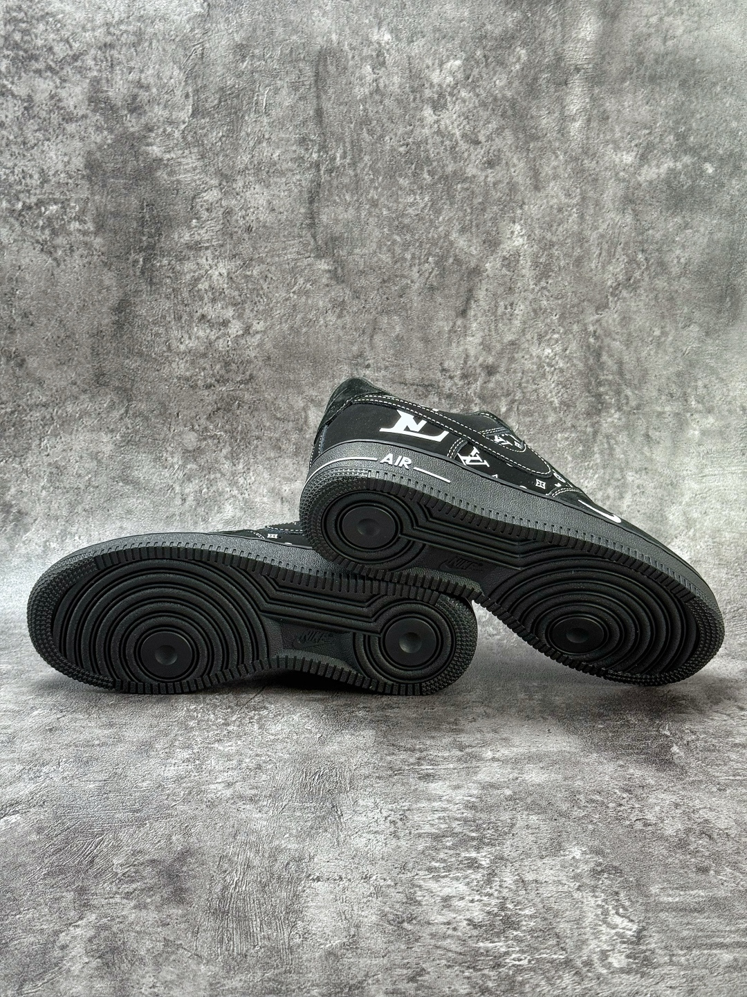 Nike Air Force 1 Low 07 x LOUIS VUITTON 黑白 SS1979-001