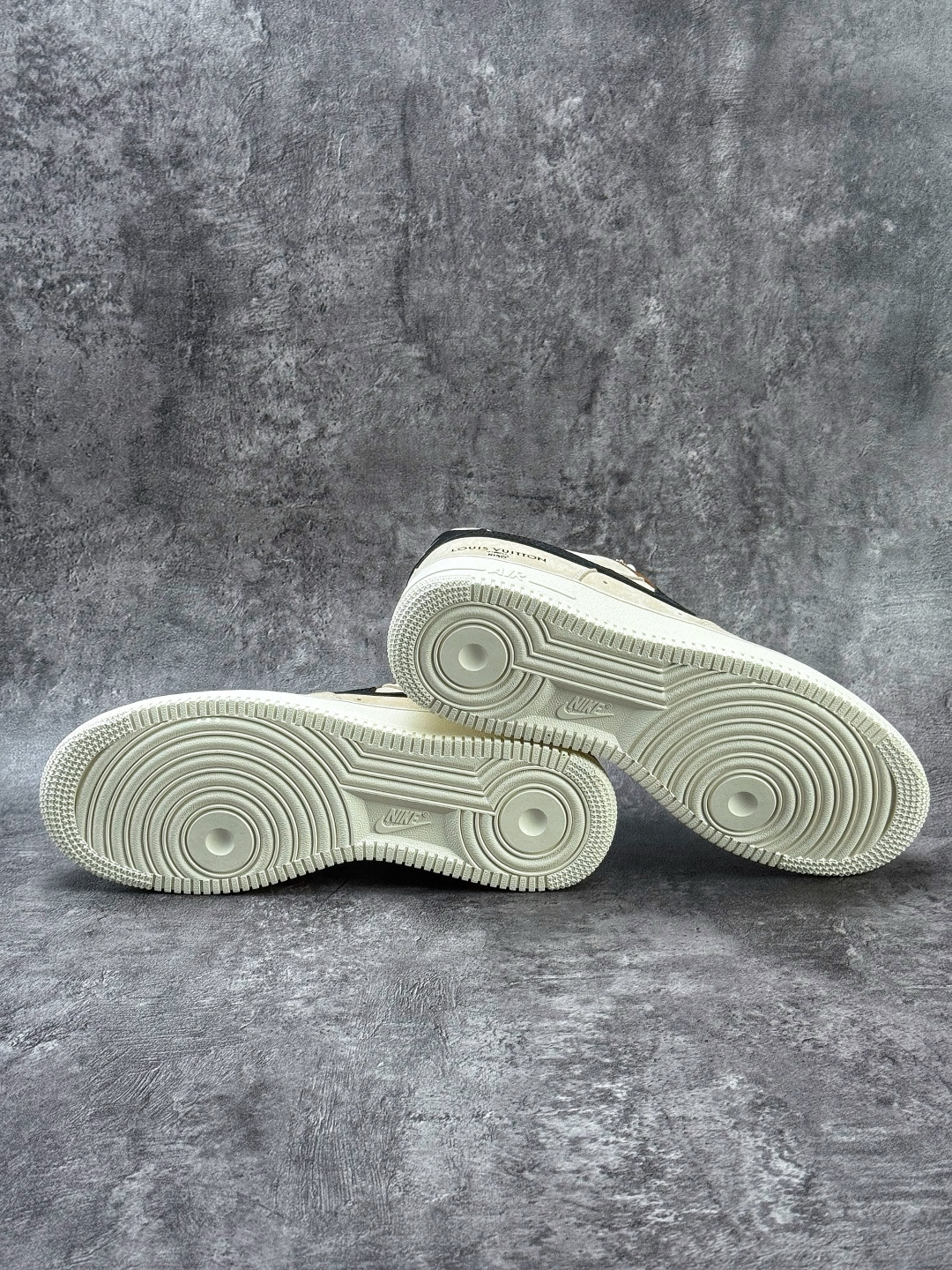 Nike Air Force 1 Low 07 x LOUIS VUITTON 棕黑 FQ3546-100-Top High Quatity Cheap Sneakers Fashion Clothing Clothes Bags handbags Shoes of all Brand wholesale With The best Quality And Beautiful Price from China Factory Chinese suppliers wholesaler seller Nike Air Force 1 Low 07 x LOUIS VUITTON 棕黑 FQ3546-100