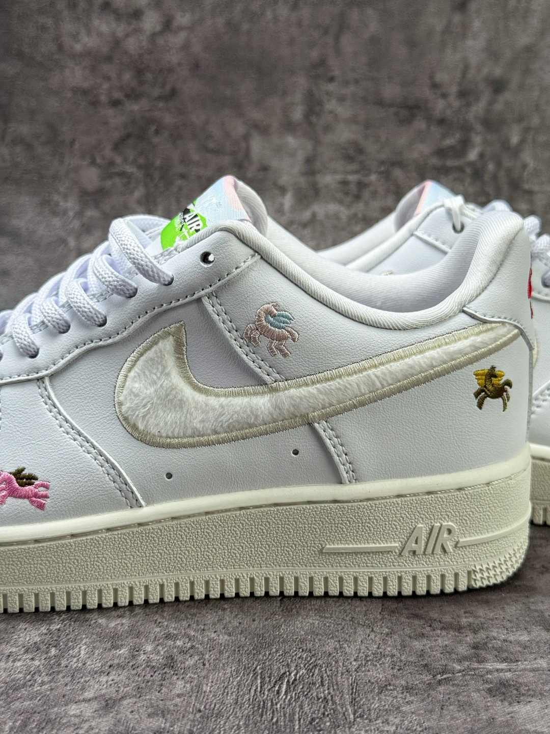 Nike Air Force 1 Low 07 小马刺绣 IQ1143-100-Top High Quatity Cheap Sneakers Fashion Clothing Clothes Bags handbags Shoes of all Brand wholesale With The best Quality And Beautiful Price from China Factory Chinese suppliers wholesaler seller Nike Air Force 1 Low 07 小马刺绣 IQ1143-100
