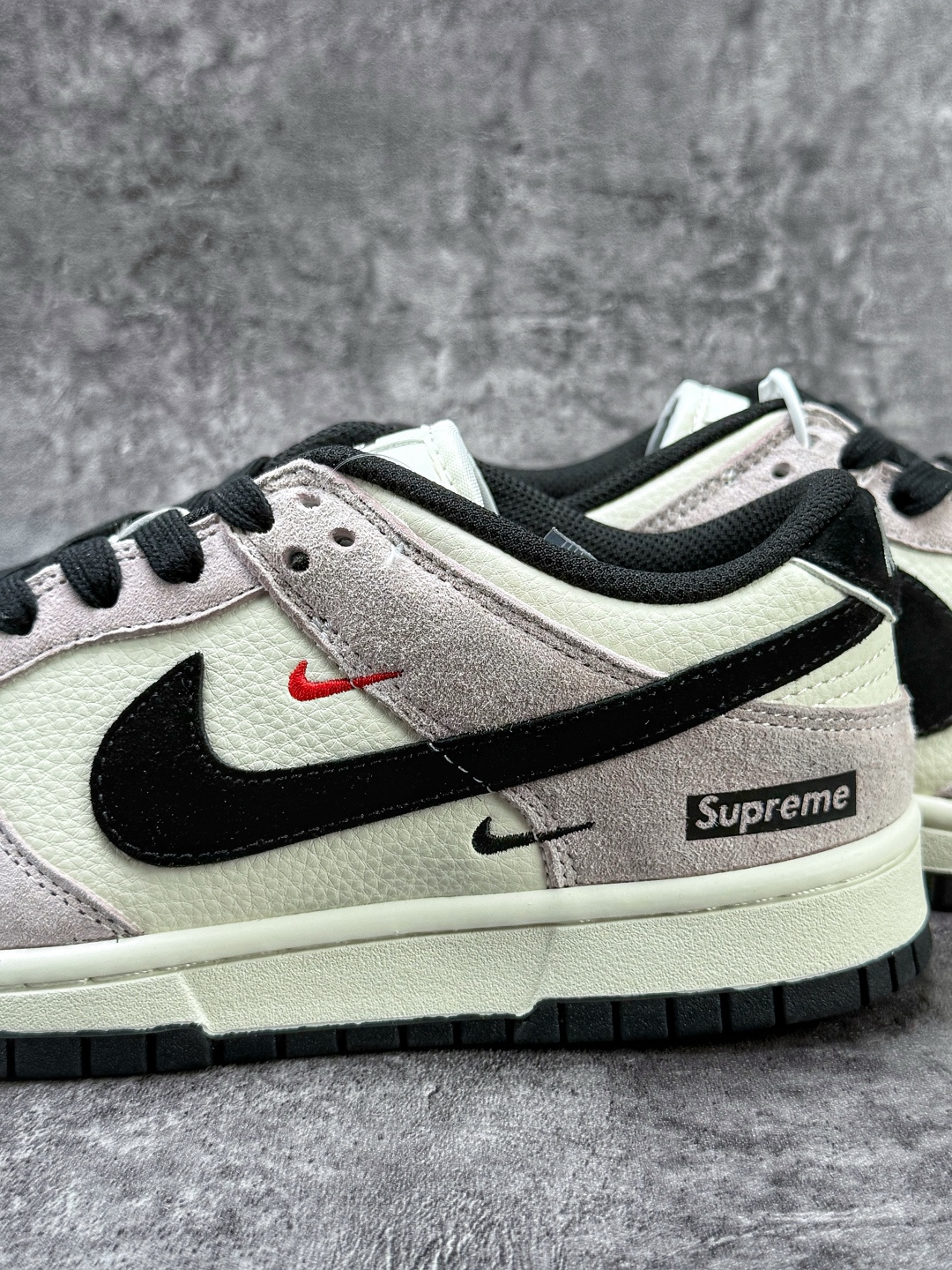 Nike SB Dunk Low x Superme 紫白黑小勾 DN3168-018