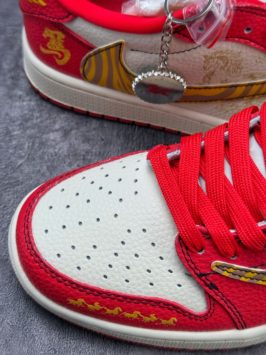 Travis Scott x Nike Air Jordan 1 Low 马到成功 Air Jordan 1 Low 反转红白倒钩 纯原版本 XD1979-003-Top High Quatity Cheap Sneakers Fashion Clothing Clothes Bags handbags Shoes of all Brand wholesale With The best Quality And Beautiful Price from China Factory Chinese suppliers wholesaler seller Travis Scott x Nike Air Jordan 1 Low 马到成功 Air Jordan 1 Low 反转红白倒钩 纯原版本 XD1979-003