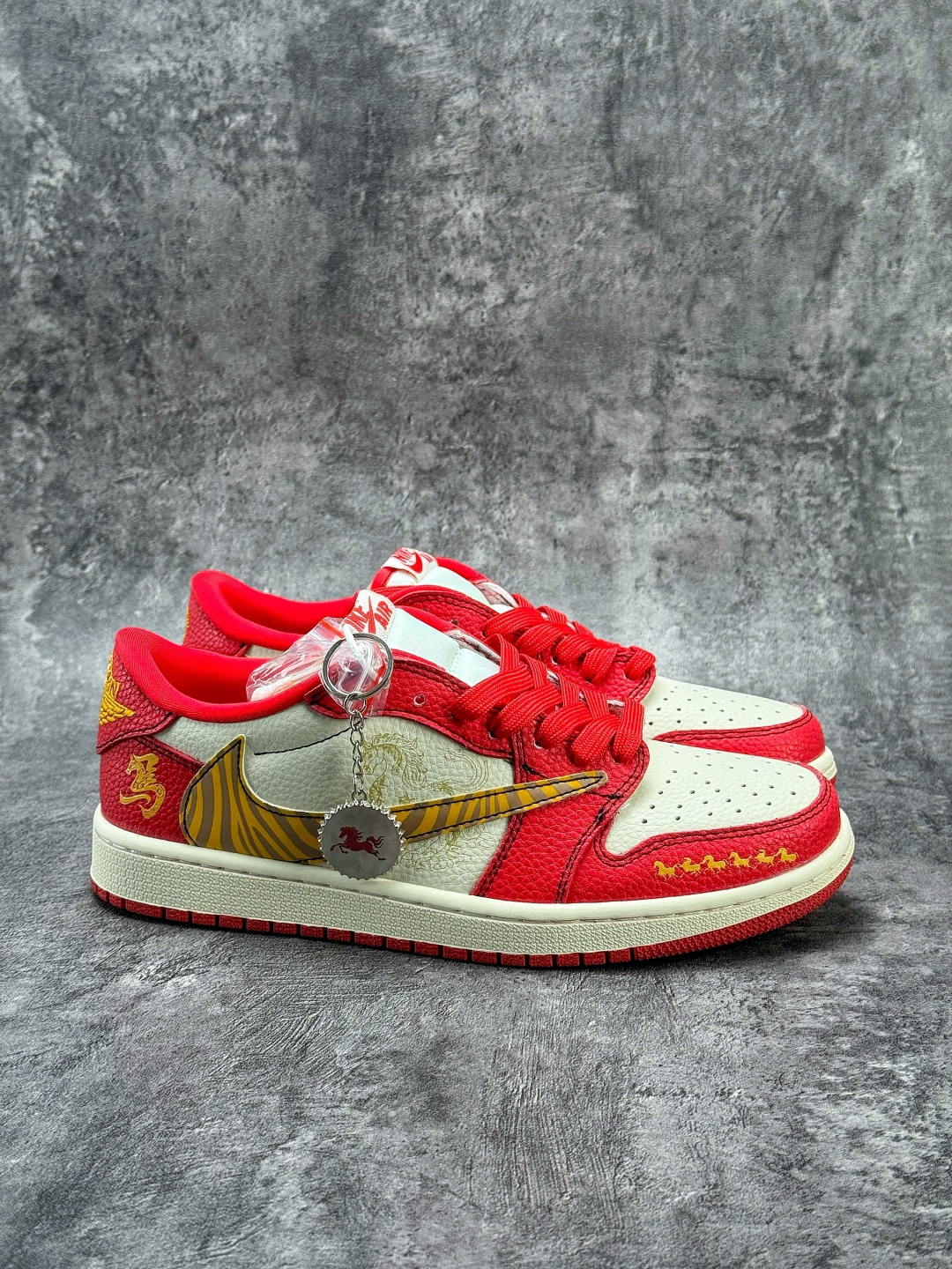 Travis Scott x Nike Air Jordan 1 Low 马到成功 Air Jordan 1 Low 反转红白倒钩 纯原版本 XD1979-003-Top High Quatity Cheap Sneakers Fashion Clothing Clothes Bags handbags Shoes of all Brand wholesale With The best Quality And Beautiful Price from China Factory Chinese suppliers wholesaler seller Travis Scott x Nike Air Jordan 1 Low 马到成功 Air Jordan 1 Low 反转红白倒钩 纯原版本 XD1979-003