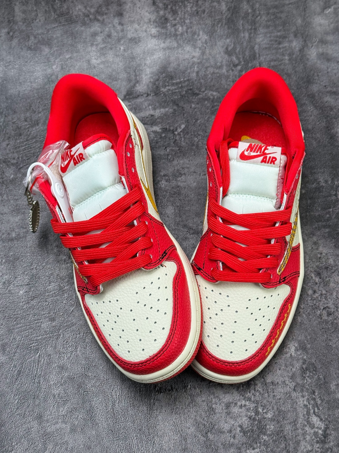 Travis Scott x Nike Air Jordan 1 Low 马到成功 Air Jordan 1 Low 反转红白倒钩 纯原版本 XD1979-003-Top High Quatity Cheap Sneakers Fashion Clothing Clothes Bags handbags Shoes of all Brand wholesale With The best Quality And Beautiful Price from China Factory Chinese suppliers wholesaler seller Travis Scott x Nike Air Jordan 1 Low 马到成功 Air Jordan 1 Low 反转红白倒钩 纯原版本 XD1979-003