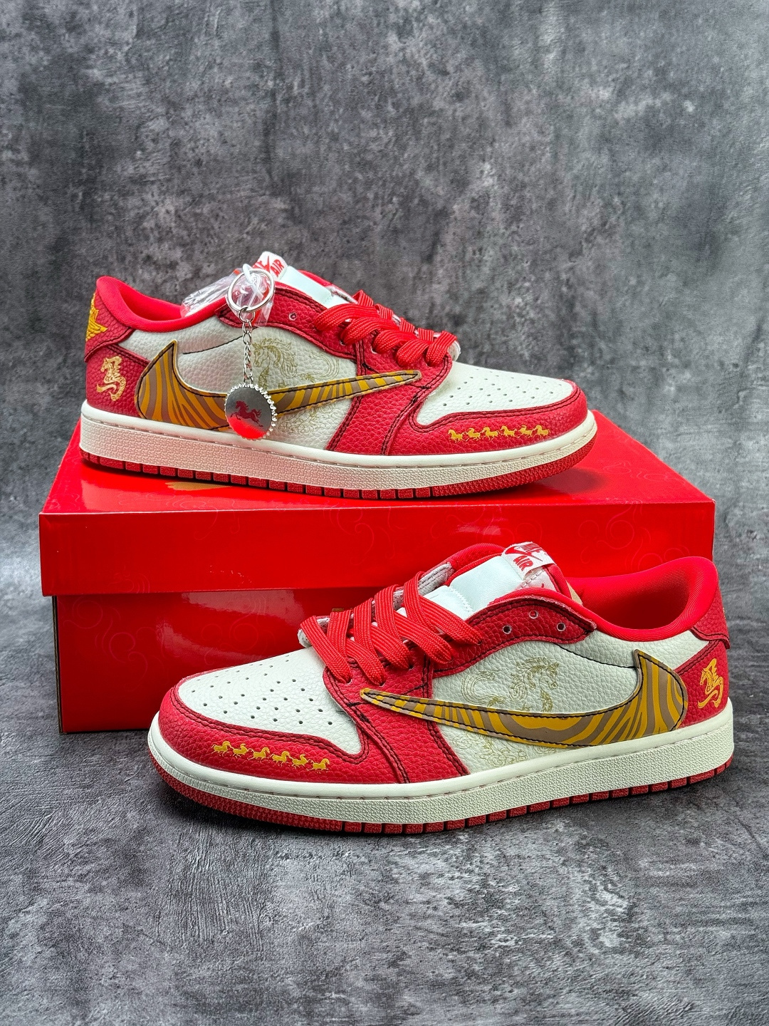 Travis Scott x Nike Air Jordan 1 Low 马到成功 Air Jordan 1 Low 反转红白倒钩 纯原版本 XD1979-003-Top High Quatity Cheap Sneakers Fashion Clothing Clothes Bags handbags Shoes of all Brand wholesale With The best Quality And Beautiful Price from China Factory Chinese suppliers wholesaler seller Travis Scott x Nike Air Jordan 1 Low 马到成功 Air Jordan 1 Low 反转红白倒钩 纯原版本 XD1979-003