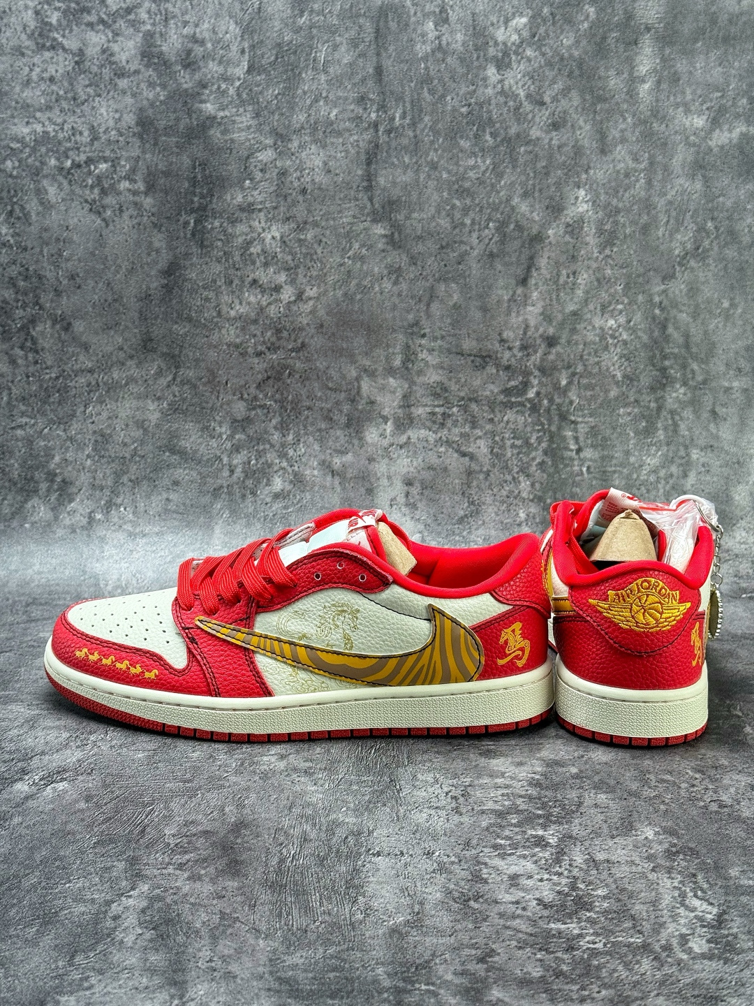 Travis Scott x Nike Air Jordan 1 Low 马到成功 Air Jordan 1 Low 反转红白倒钩 纯原版本 XD1979-003-Top High Quatity Cheap Sneakers Fashion Clothing Clothes Bags handbags Shoes of all Brand wholesale With The best Quality And Beautiful Price from China Factory Chinese suppliers wholesaler seller Travis Scott x Nike Air Jordan 1 Low 马到成功 Air Jordan 1 Low 反转红白倒钩 纯原版本 XD1979-003