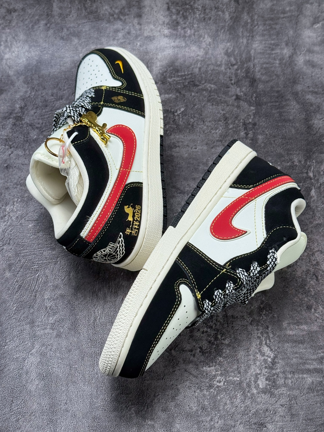 Nike Jordan Air Jordan 1 马年吉祥 黑白红小勾满天星 LL8888-002-Top High Quatity Cheap Sneakers Fashion Clothing Clothes Bags handbags Shoes of all Brand wholesale With The best Quality And Beautiful Price from China Factory Chinese suppliers wholesaler seller Nike Jordan Air Jordan 1 马年吉祥 黑白红小勾满天星 LL8888-002