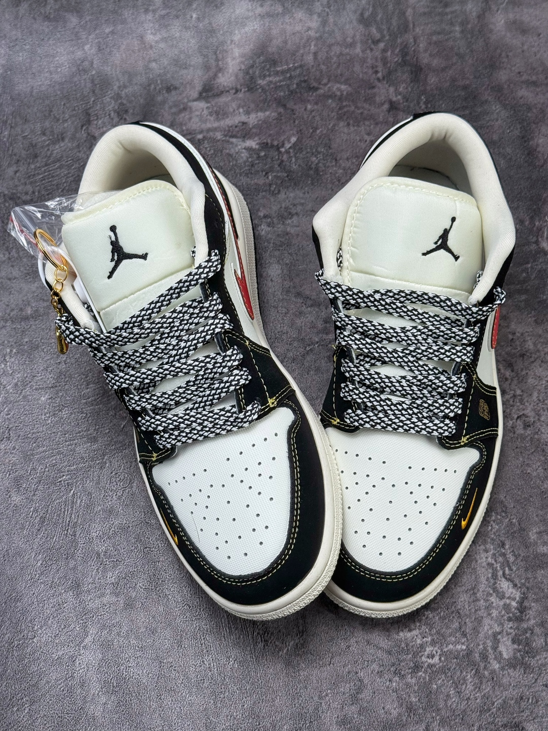 Nike Jordan Air Jordan 1 马年吉祥 黑白红小勾满天星 LL8888-002-Top High Quatity Cheap Sneakers Fashion Clothing Clothes Bags handbags Shoes of all Brand wholesale With The best Quality And Beautiful Price from China Factory Chinese suppliers wholesaler seller Nike Jordan Air Jordan 1 马年吉祥 黑白红小勾满天星 LL8888-002