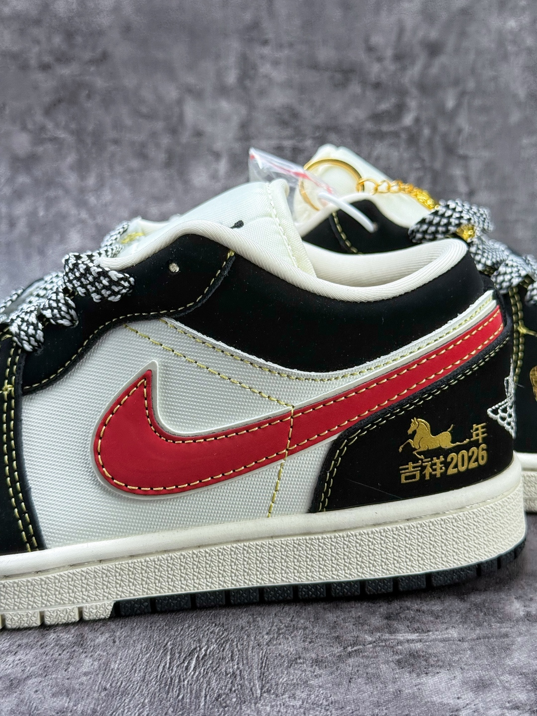 Nike Jordan Air Jordan 1 马年吉祥 黑白红小勾满天星 LL8888-002-Top High Quatity Cheap Sneakers Fashion Clothing Clothes Bags handbags Shoes of all Brand wholesale With The best Quality And Beautiful Price from China Factory Chinese suppliers wholesaler seller Nike Jordan Air Jordan 1 马年吉祥 黑白红小勾满天星 LL8888-002