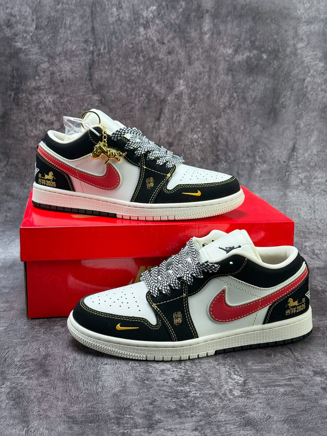 Nike Jordan Air Jordan 1 马年吉祥 黑白红小勾满天星 LL8888-002-Top High Quatity Cheap Sneakers Fashion Clothing Clothes Bags handbags Shoes of all Brand wholesale With The best Quality And Beautiful Price from China Factory Chinese suppliers wholesaler seller Nike Jordan Air Jordan 1 马年吉祥 黑白红小勾满天星 LL8888-002
