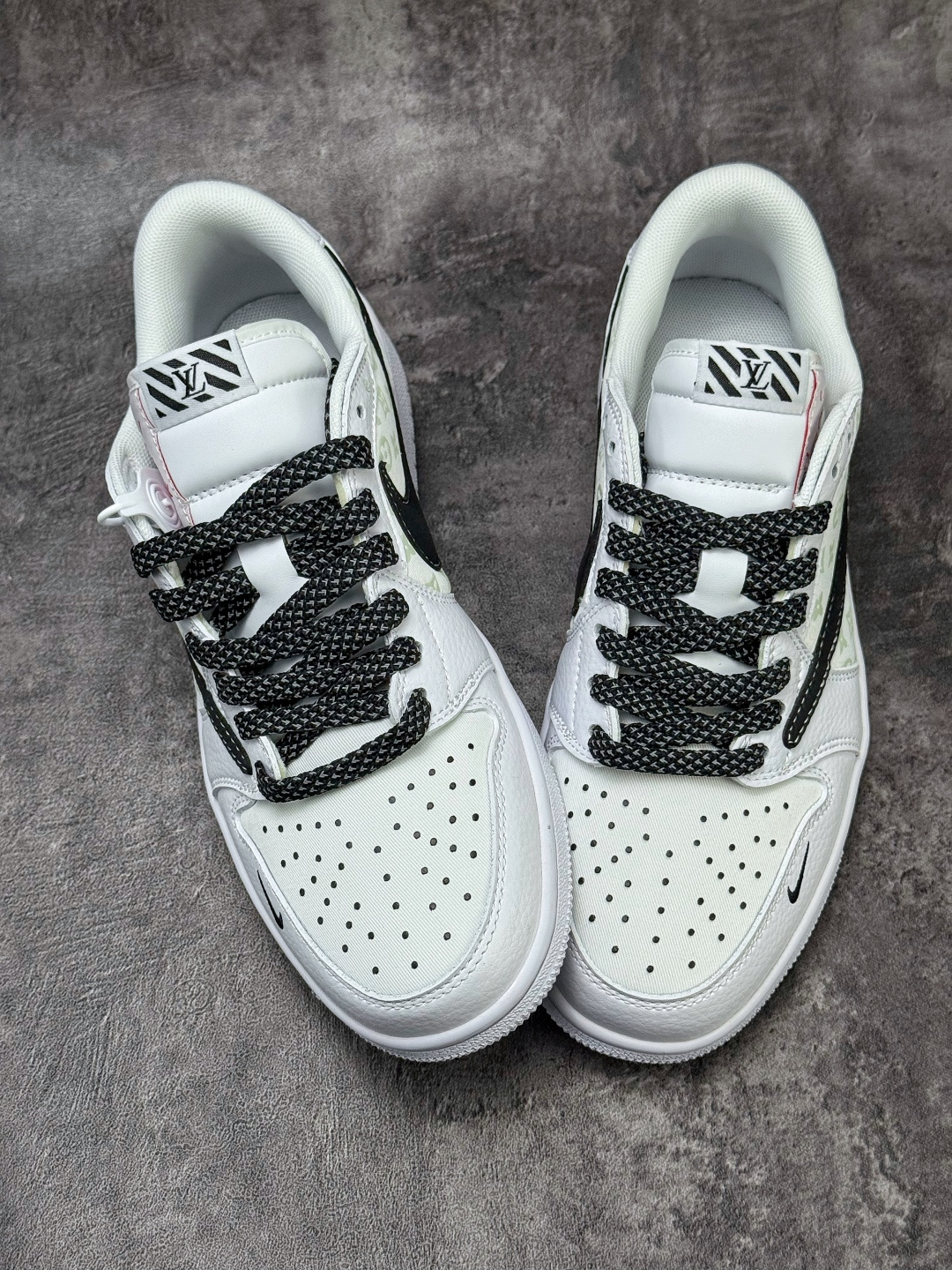 Travis Scott x Nike Air Jordan 1 Low x OFF-WHITE Air Jordan 1 Low 反转白黑小勾满天星倒钩 HS2506-236-Top High Quatity Cheap Sneakers Fashion Clothing Clothes Bags handbags Shoes of all Brand wholesale With The best Quality And Beautiful Price from China Factory Chinese suppliers wholesaler seller Travis Scott x Nike Air Jordan 1 Low x OFF-WHITE Air Jordan 1 Low 反转白黑小勾满天星倒钩 HS2506-236