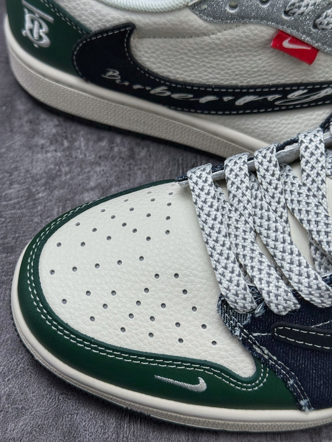 Travis Scott x Nike Air Jordan 1 Low x BURBERRY Air Jordan 1 Low 反转绿白小勾满天星倒钩 性价比天花板 HS1239-001-Top High Quatity Cheap Sneakers Fashion Clothing Clothes Bags handbags Shoes of all Brand wholesale With The best Quality And Beautiful Price from China Factory Chinese suppliers wholesaler seller Travis Scott x Nike Air Jordan 1 Low x BURBERRY Air Jordan 1 Low 反转绿白小勾满天星倒钩 性价比天花板 HS1239-001