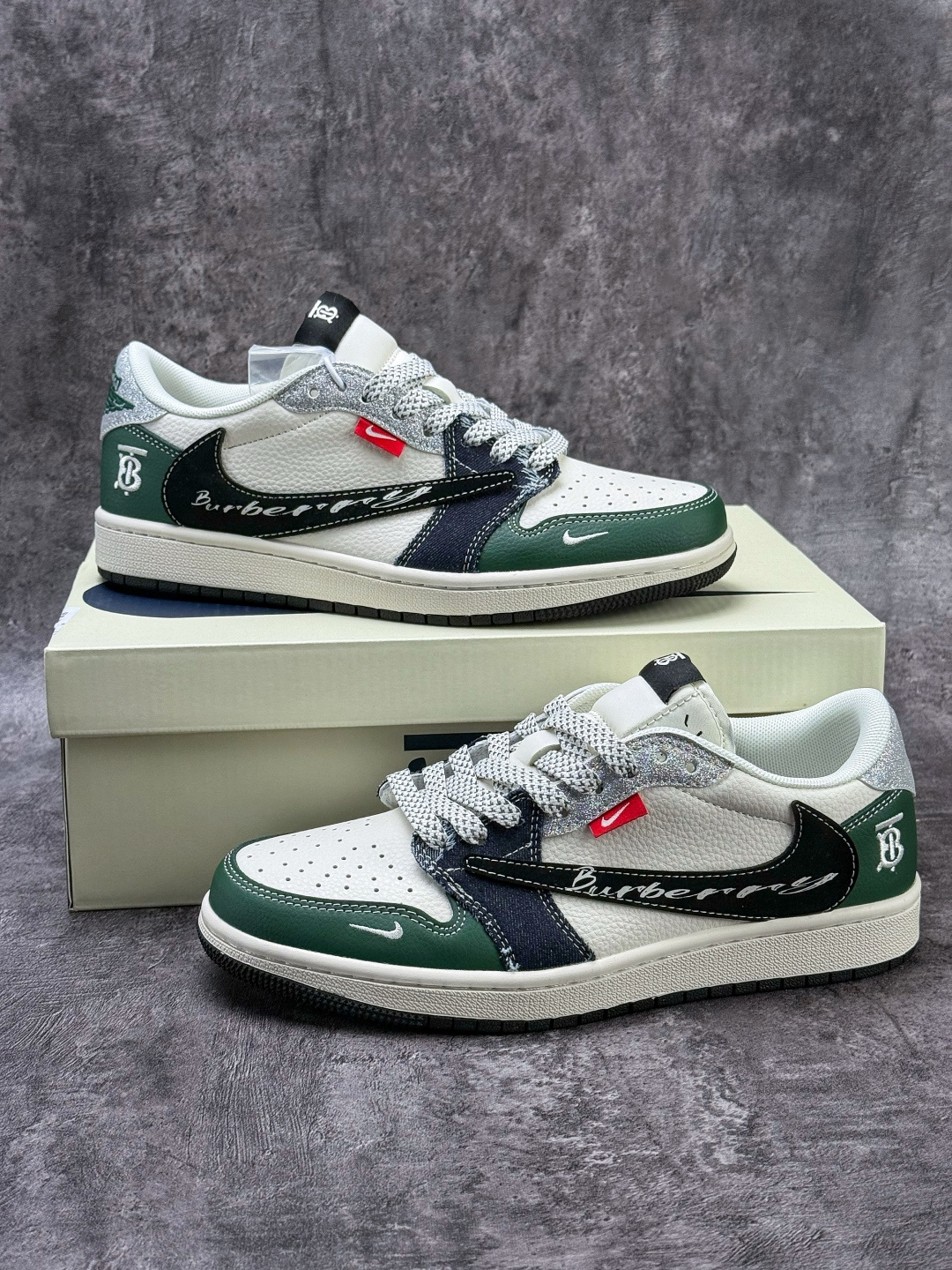 Travis Scott x Nike Air Jordan 1 Low x BURBERRY Air Jordan 1 Low 反转绿白小勾满天星倒钩 性价比天花板 HS1239-001-Top High Quatity Cheap Sneakers Fashion Clothing Clothes Bags handbags Shoes of all Brand wholesale With The best Quality And Beautiful Price from China Factory Chinese suppliers wholesaler seller Travis Scott x Nike Air Jordan 1 Low x BURBERRY Air Jordan 1 Low 反转绿白小勾满天星倒钩 性价比天花板 HS1239-001