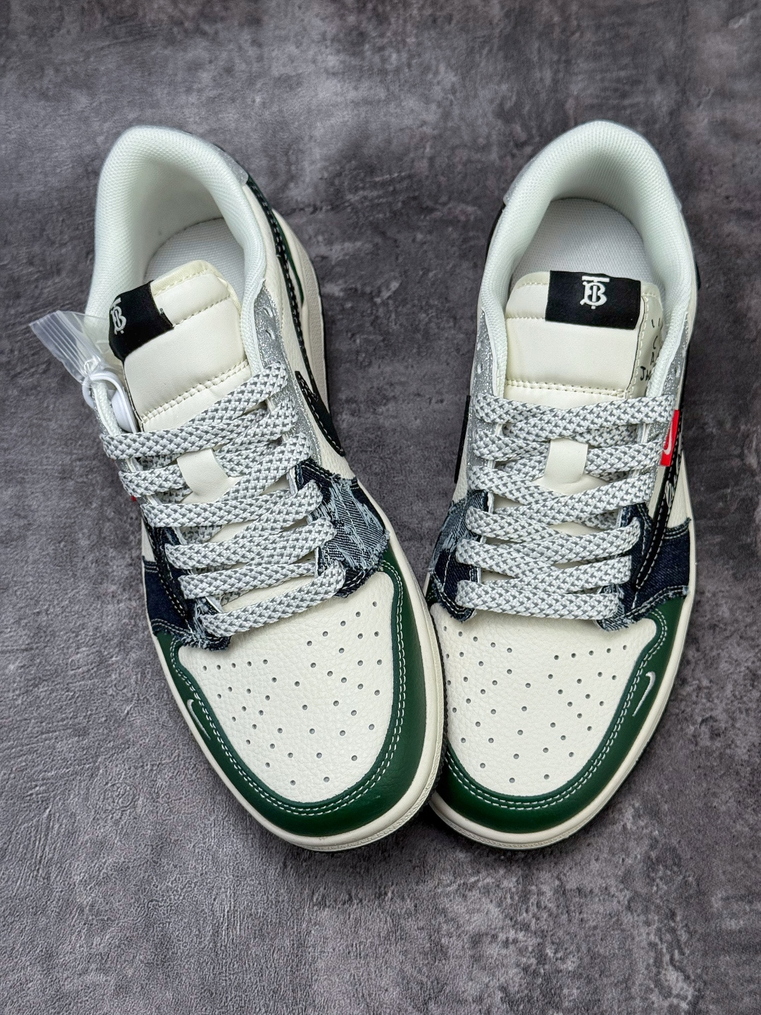 Travis Scott x Nike Air Jordan 1 Low x BURBERRY Air Jordan 1 Low 反转绿白小勾满天星倒钩 性价比天花板 HS1239-001-Top High Quatity Cheap Sneakers Fashion Clothing Clothes Bags handbags Shoes of all Brand wholesale With The best Quality And Beautiful Price from China Factory Chinese suppliers wholesaler seller Travis Scott x Nike Air Jordan 1 Low x BURBERRY Air Jordan 1 Low 反转绿白小勾满天星倒钩 性价比天花板 HS1239-001