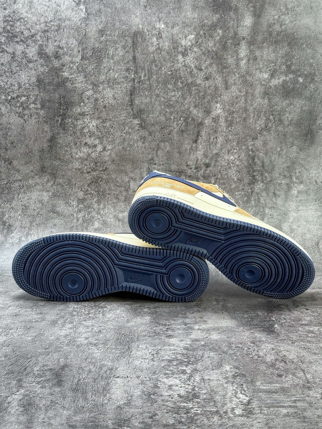 Nike Air Force 1 Low 07 x Louis Vuitton 棕白蓝 NH0601-589