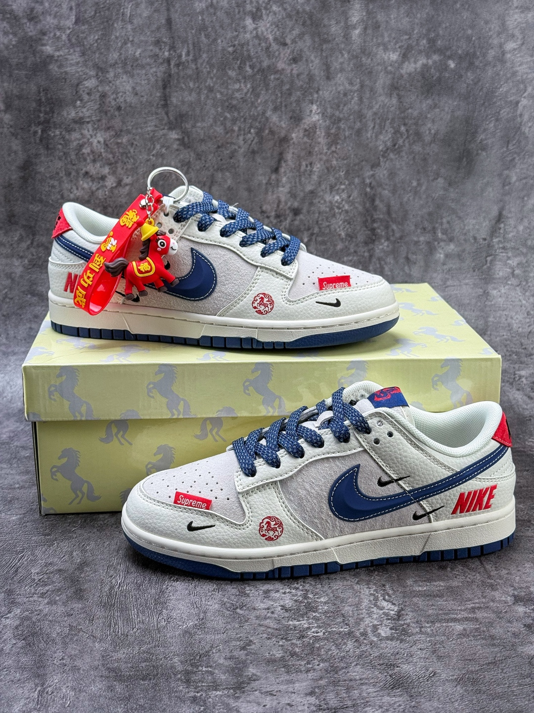 Nike SB Dunk Low 马到成功 白灰蓝三小勾满天星 FC7688-204