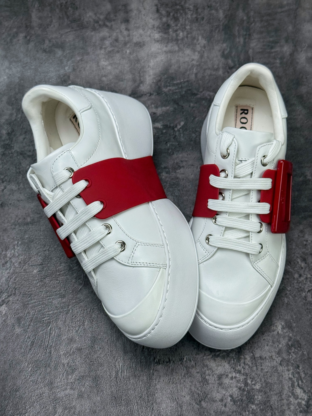 Roger Vivier罗杰维维亚 Viv' Skate 小牛皮 水晶扣圆头系带 低帮 生活休闲鞋-Top High Quatity Cheap Sneakers Fashion Clothing Clothes Bags handbags Shoes of all Brand wholesale With The best Quality And Beautiful Price from China Factory Chinese suppliers wholesaler seller Roger Vivier罗杰维维亚 Viv' Skate 小牛皮 水晶扣圆头系带 低帮 生活休闲鞋