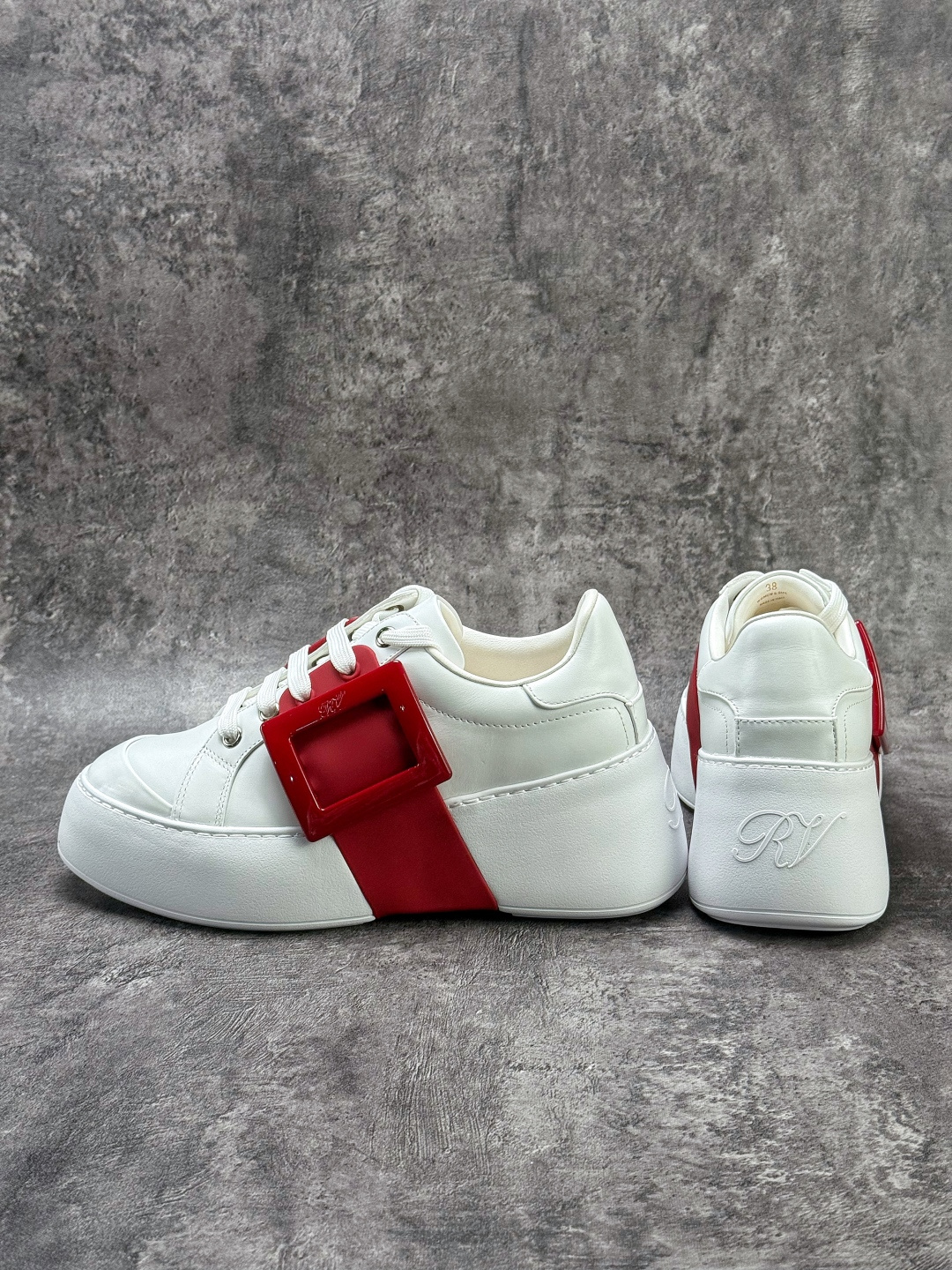 Roger Vivier罗杰维维亚 Viv' Skate 小牛皮 水晶扣圆头系带 低帮 生活休闲鞋-Top High Quatity Cheap Sneakers Fashion Clothing Clothes Bags handbags Shoes of all Brand wholesale With The best Quality And Beautiful Price from China Factory Chinese suppliers wholesaler seller Roger Vivier罗杰维维亚 Viv' Skate 小牛皮 水晶扣圆头系带 低帮 生活休闲鞋