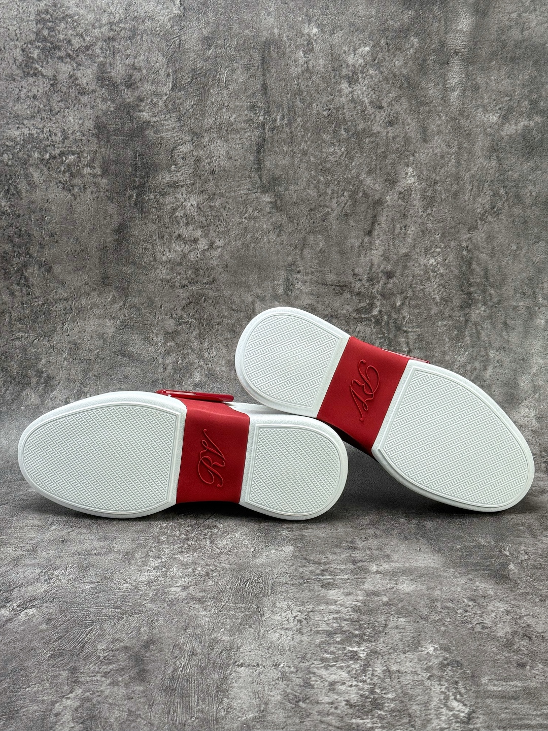 Roger Vivier罗杰维维亚 Viv' Skate 小牛皮 水晶扣圆头系带 低帮 生活休闲鞋-Top High Quatity Cheap Sneakers Fashion Clothing Clothes Bags handbags Shoes of all Brand wholesale With The best Quality And Beautiful Price from China Factory Chinese suppliers wholesaler seller Roger Vivier罗杰维维亚 Viv' Skate 小牛皮 水晶扣圆头系带 低帮 生活休闲鞋