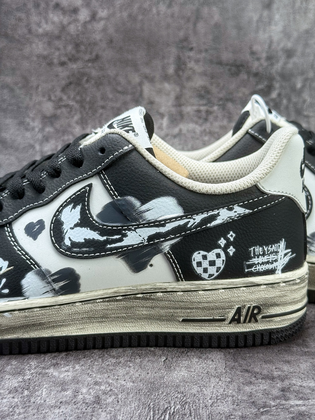 Nike Air Force 1 Low 07 黑白涂鸦小勾 DB3301-808-Top High Quatity Cheap Sneakers Fashion Clothing Clothes Bags handbags Shoes of all Brand wholesale With The best Quality And Beautiful Price from China Factory Chinese suppliers wholesaler seller Nike Air Force 1 Low 07 黑白涂鸦小勾 DB3301-808
