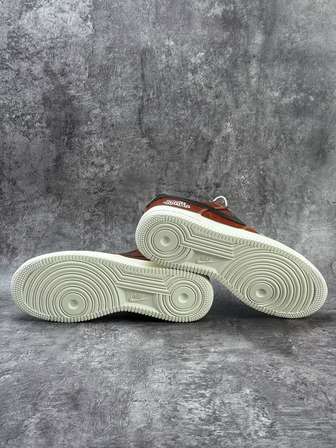 Nike Air Force 1 Low 07 x Louis Vuitton 棕黑 DF0188-120-Top High Quatity Cheap Sneakers Fashion Clothing Clothes Bags handbags Shoes of all Brand wholesale With The best Quality And Beautiful Price from China Factory Chinese suppliers wholesaler seller Nike Air Force 1 Low 07 x Louis Vuitton 棕黑 DF0188-120